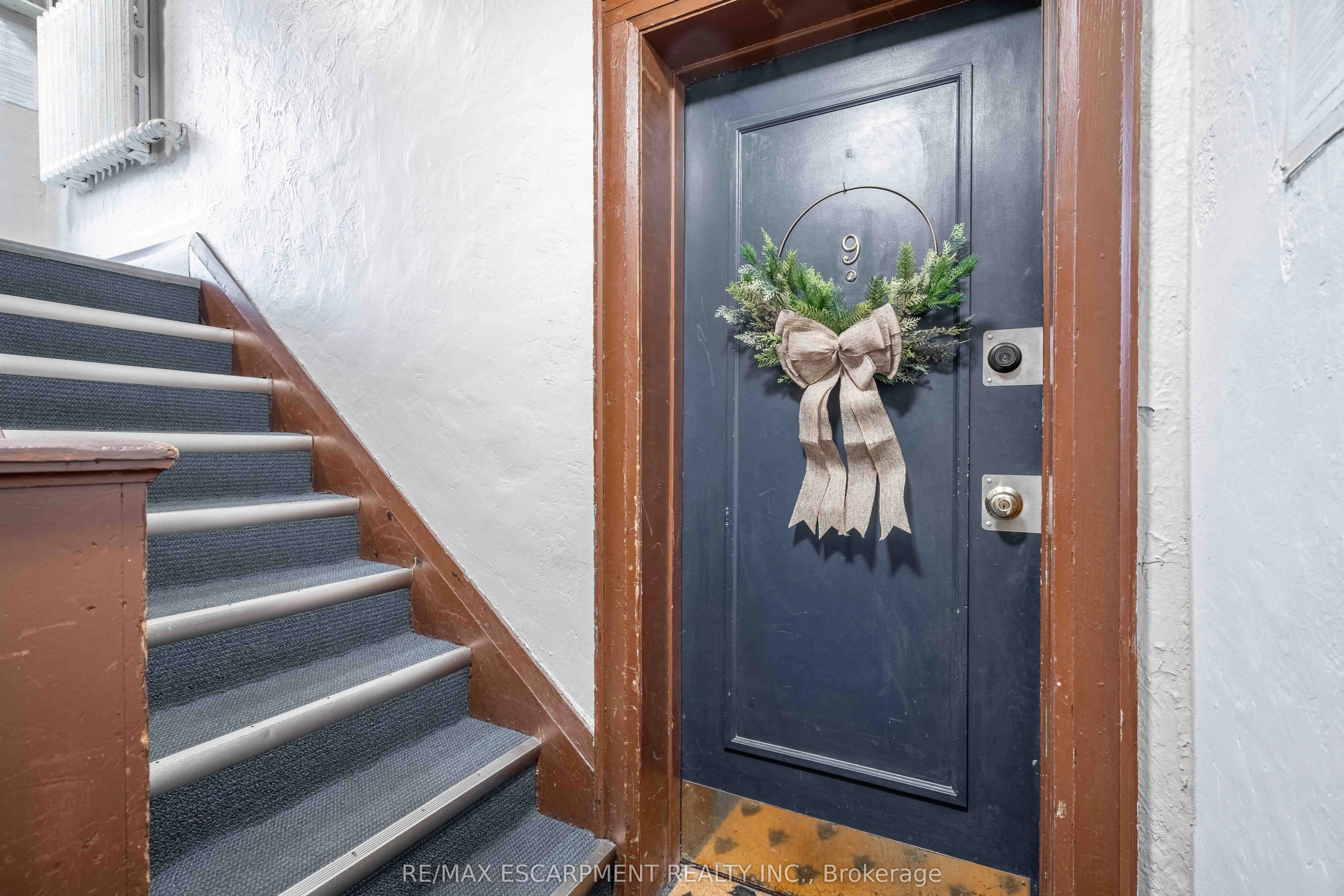 356 HUNTER Street E, #9
