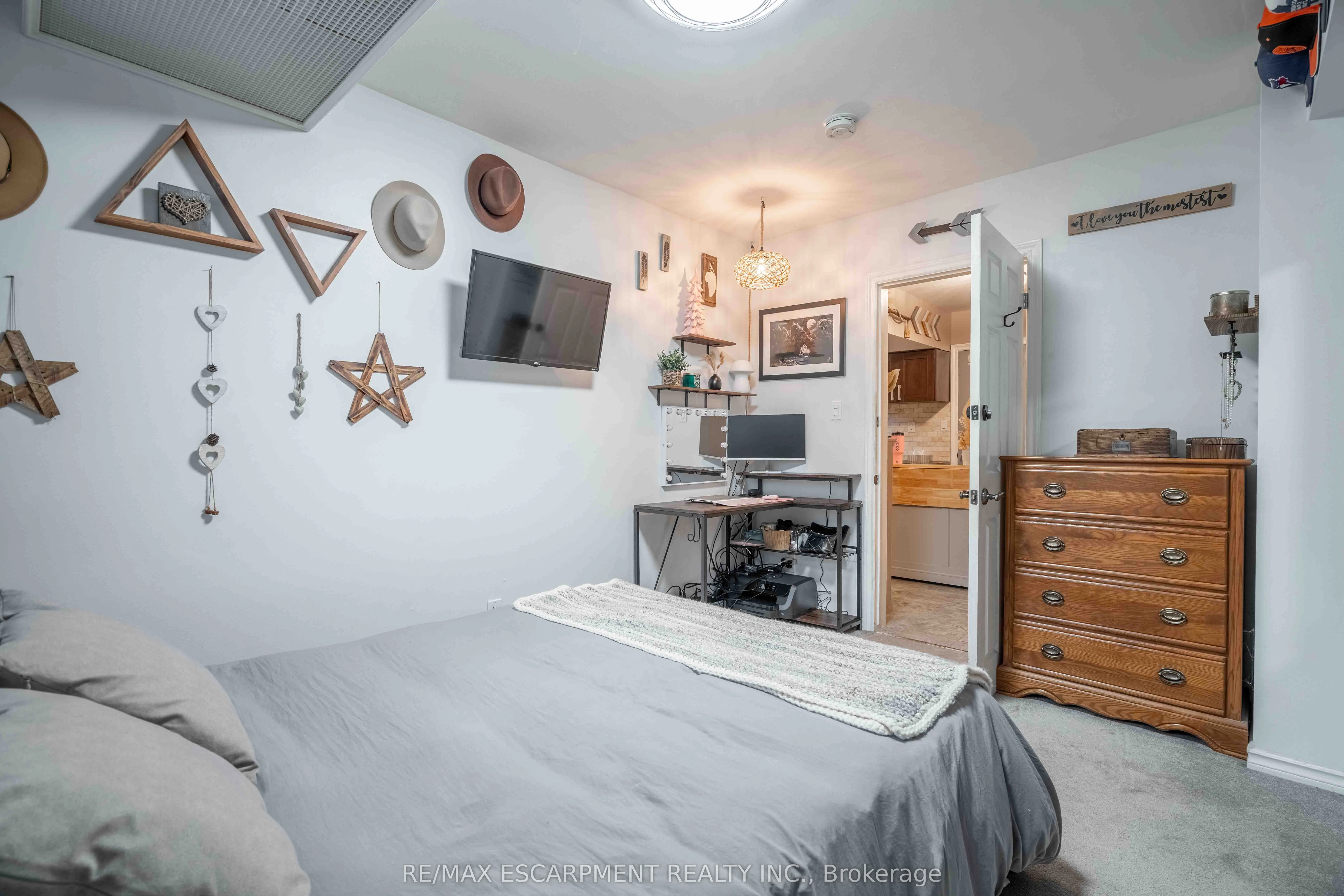 356 HUNTER Street E, #9