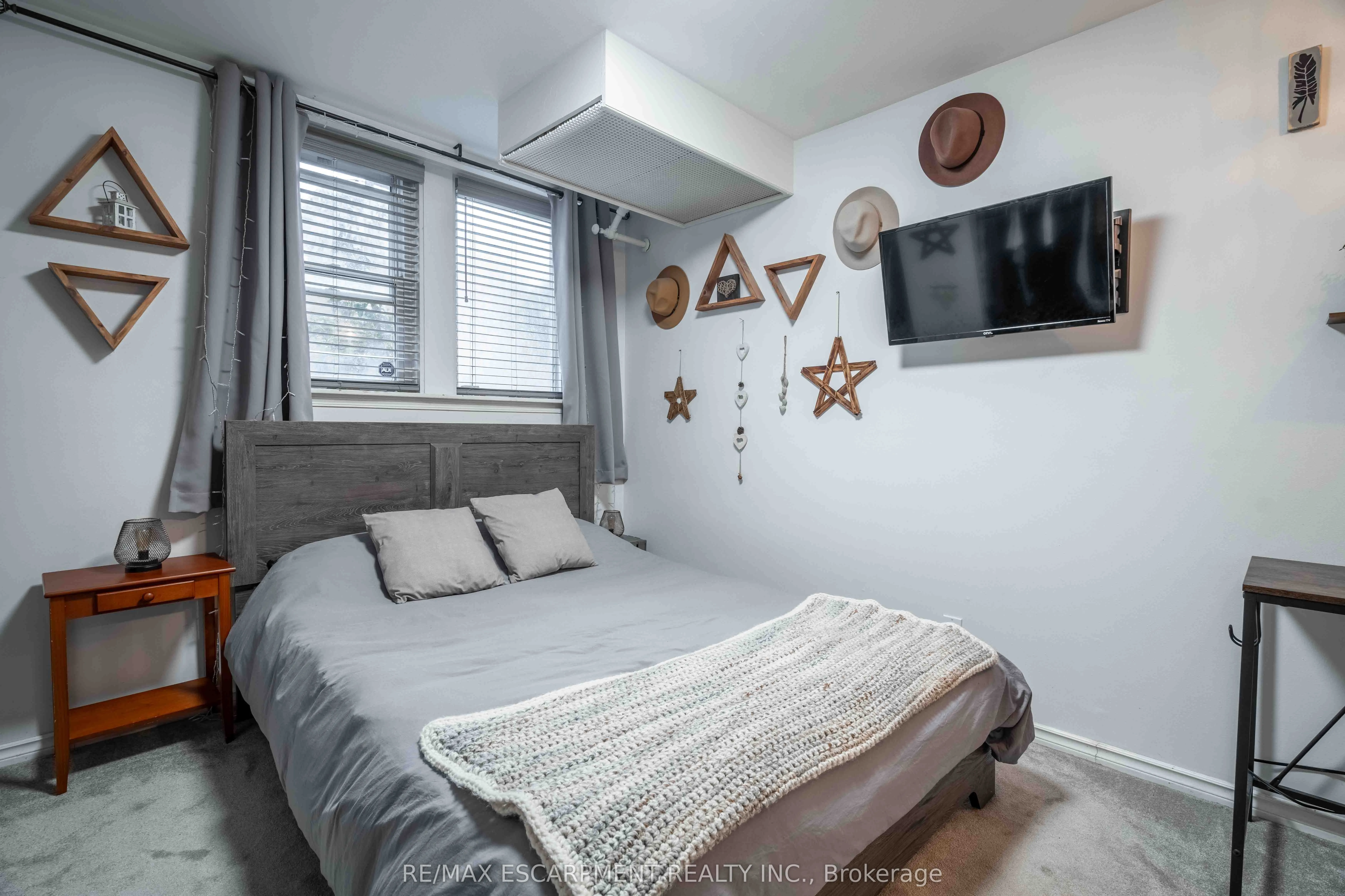 356 HUNTER Street E, #9