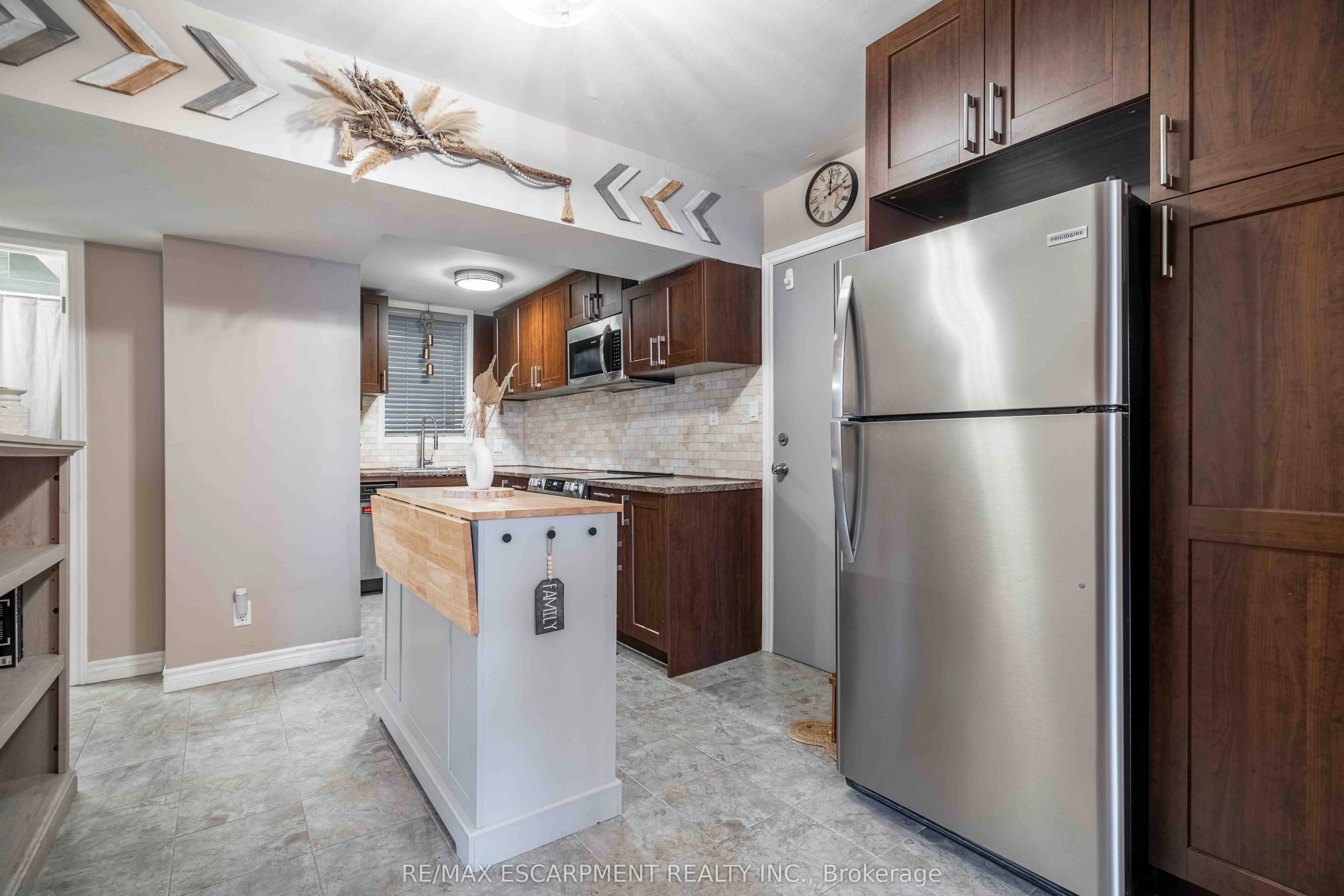356 HUNTER Street E, #9
