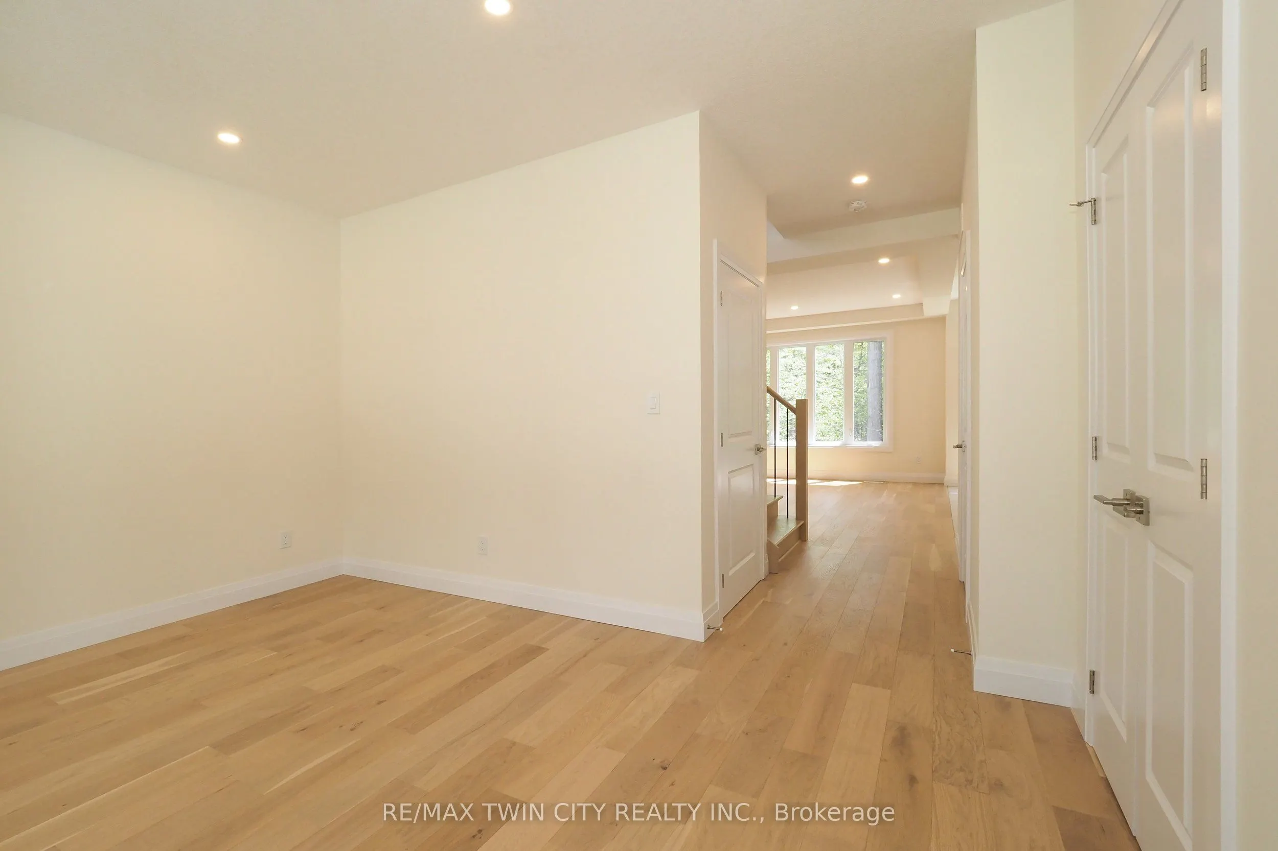 220 JEFFREY Place