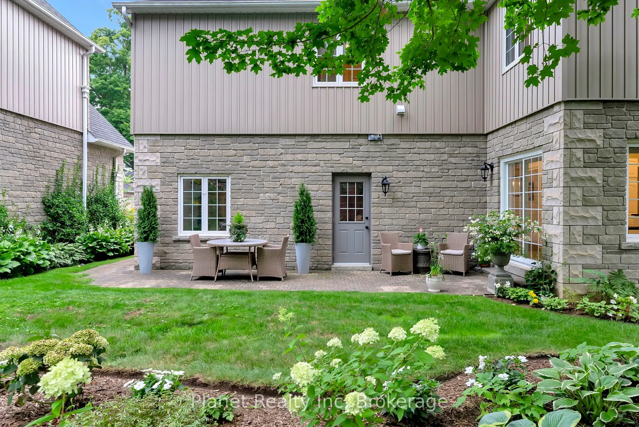 25 Manor Park Crescent #11