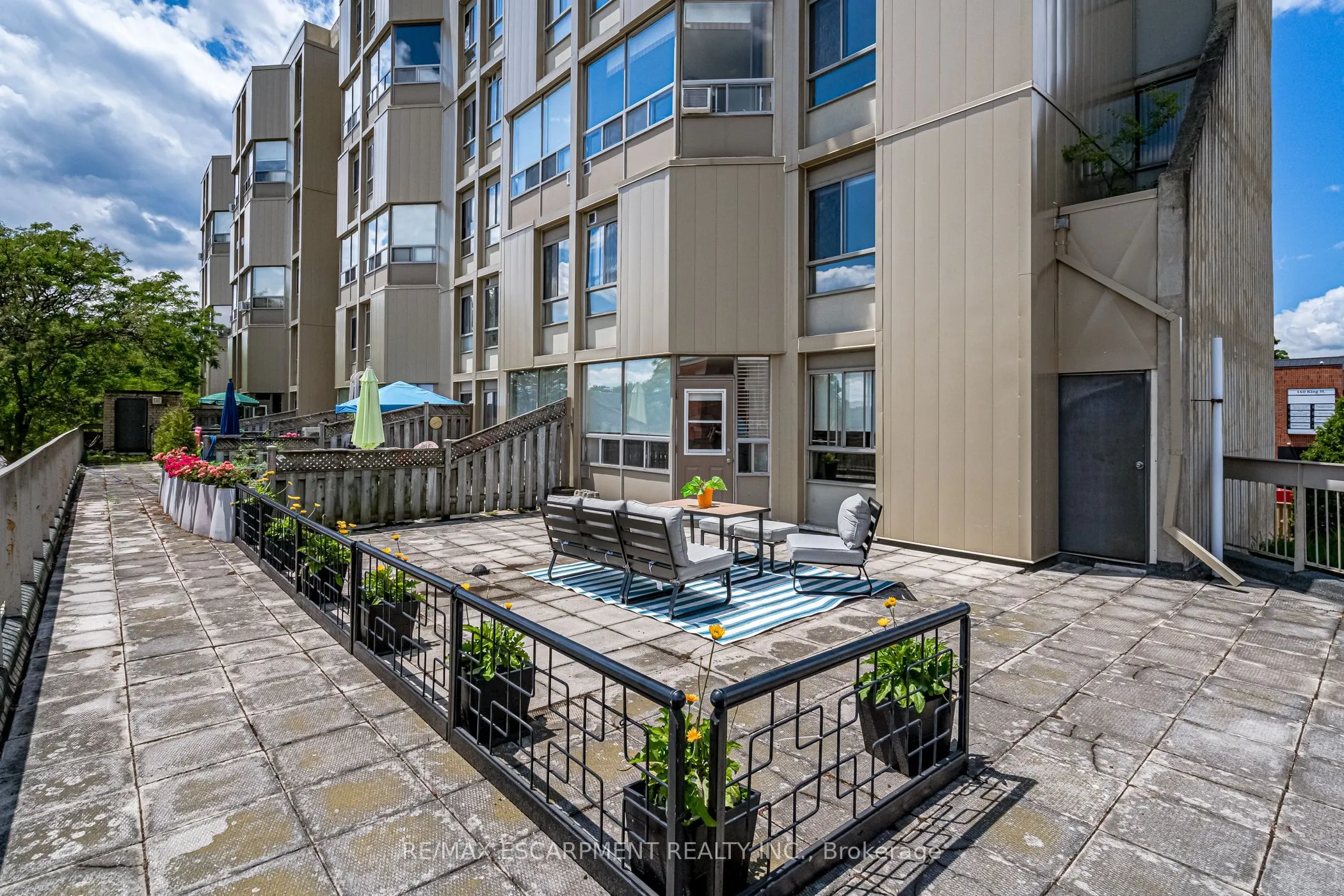 10 John Street, #209