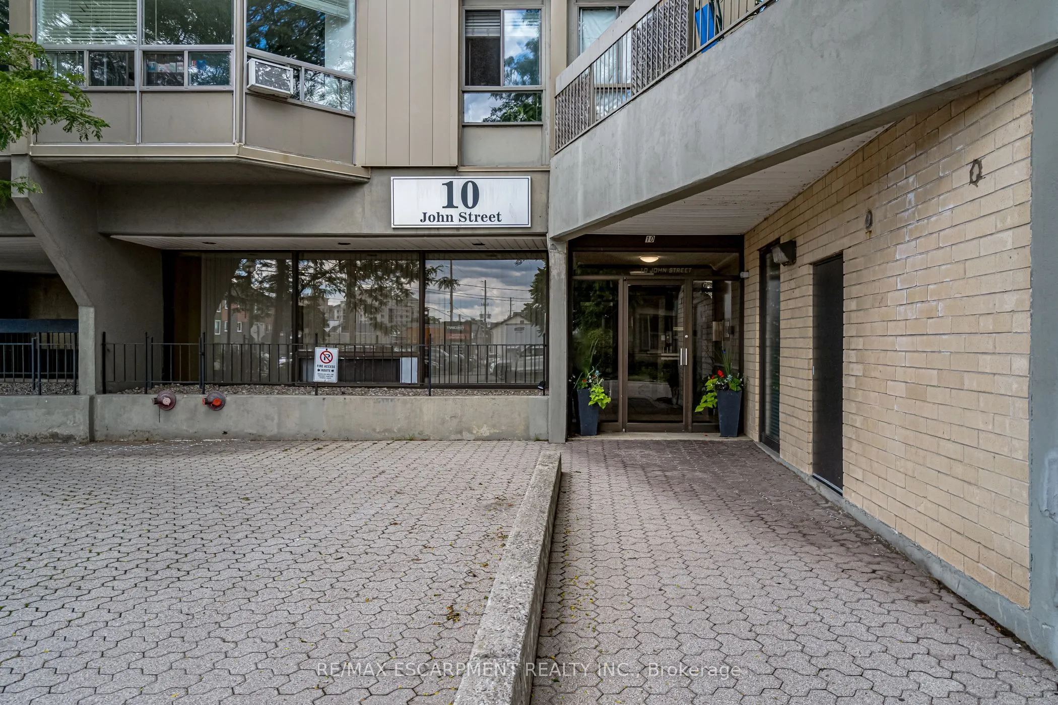 10 John Street, #209