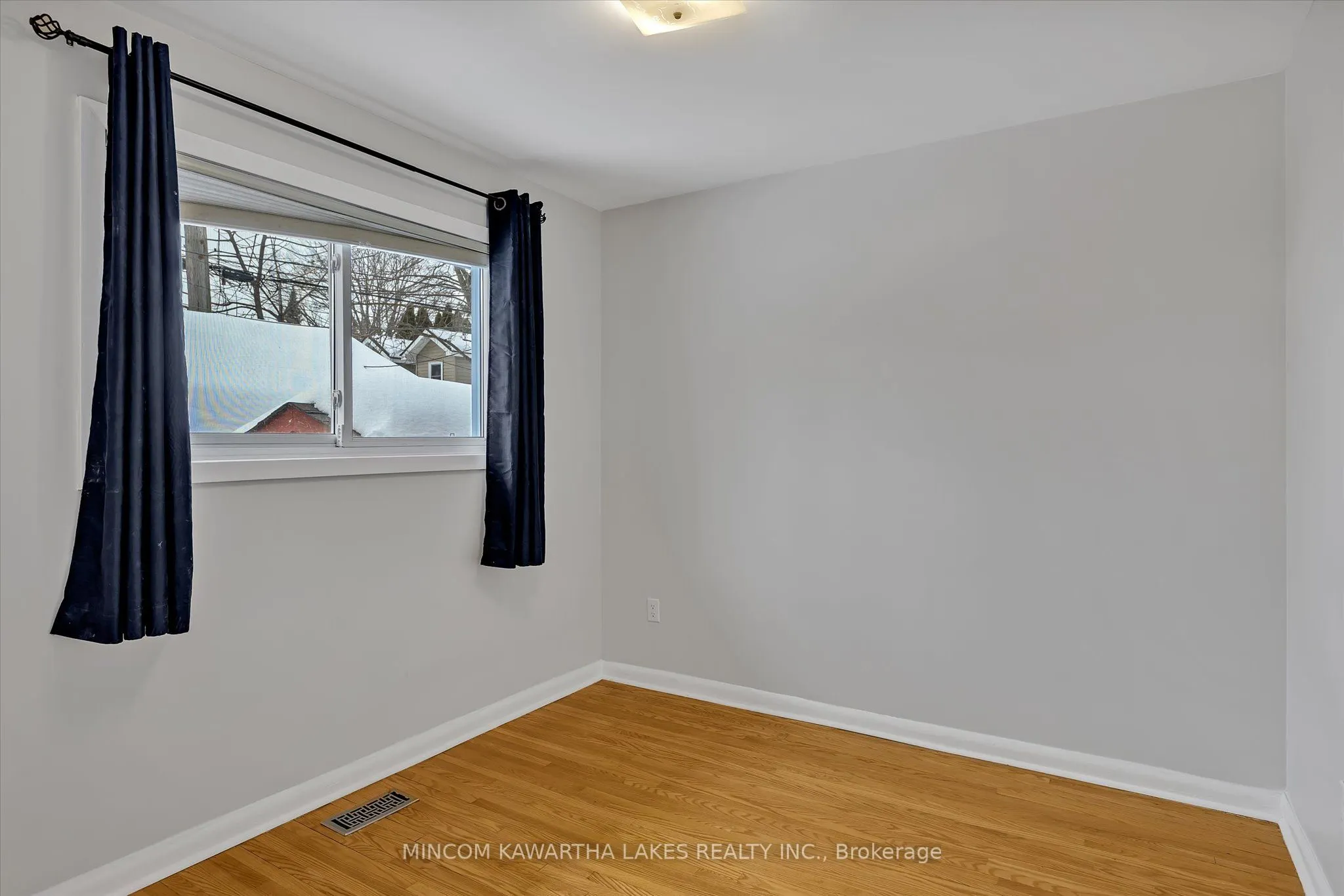 867 Hemlock Street