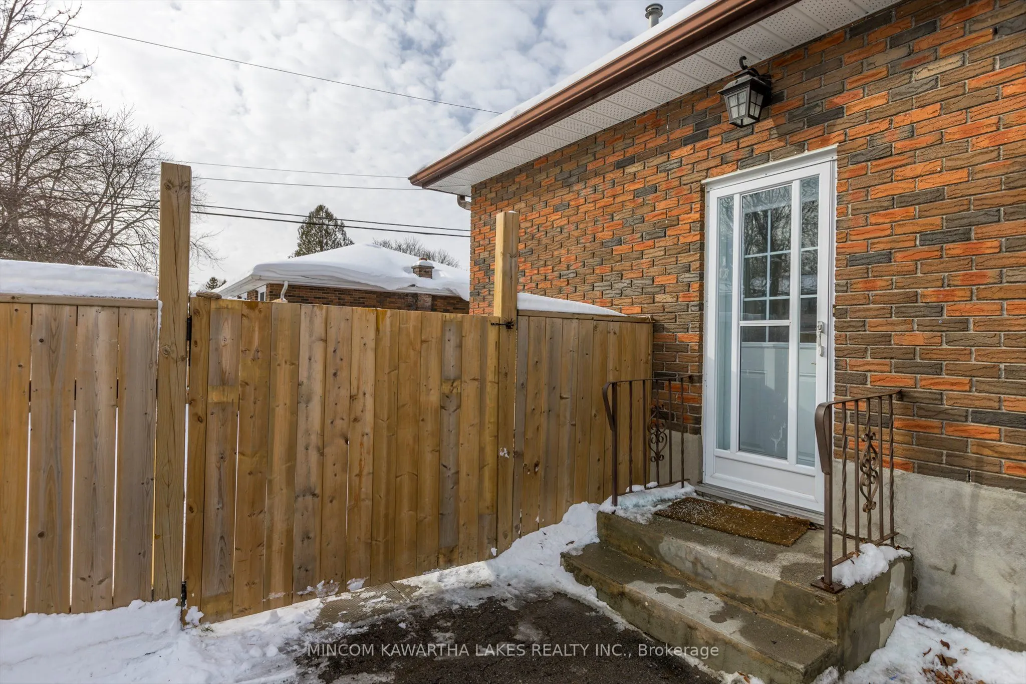 867 Hemlock Street
