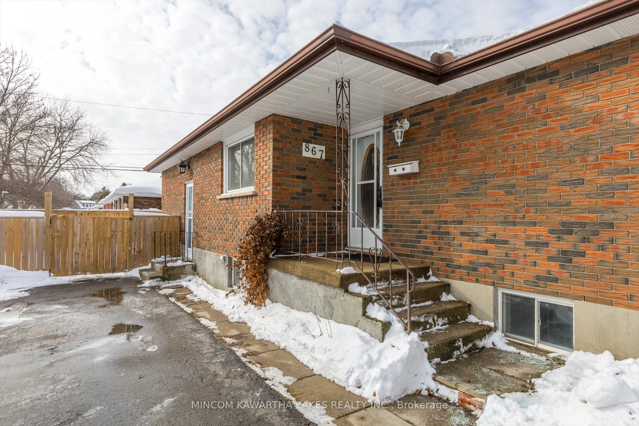 867 Hemlock Street