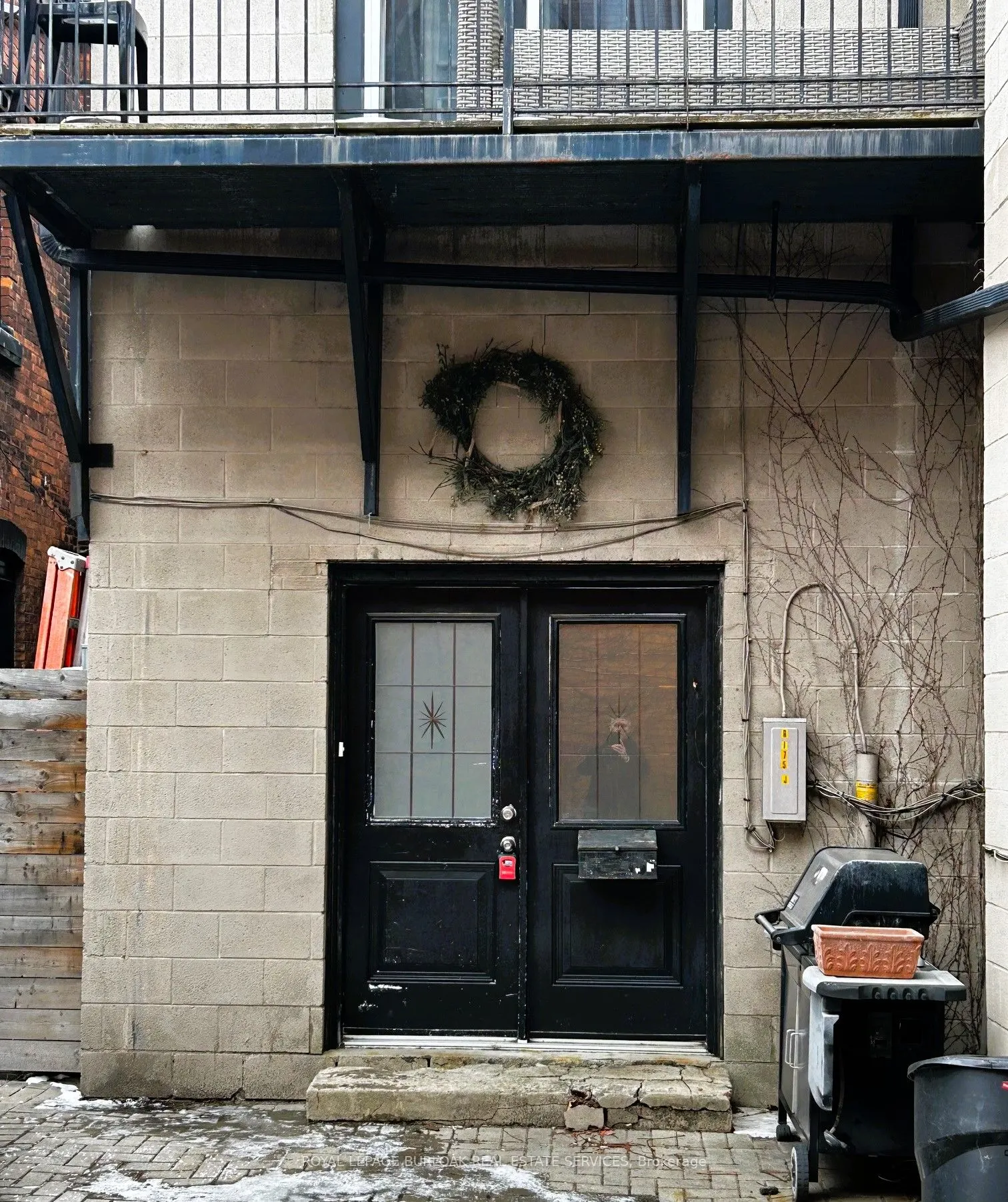 175 John Street S