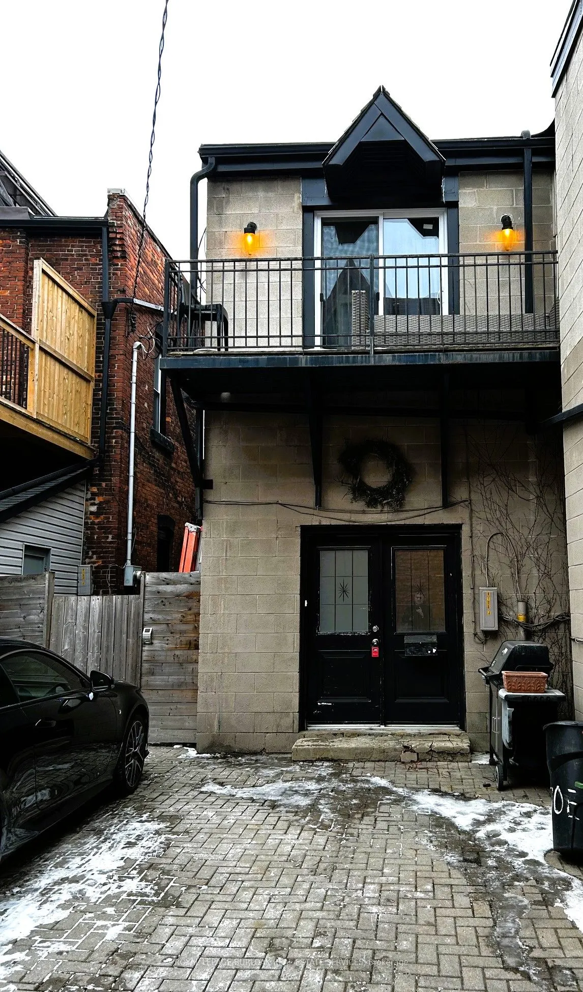 175 John Street S