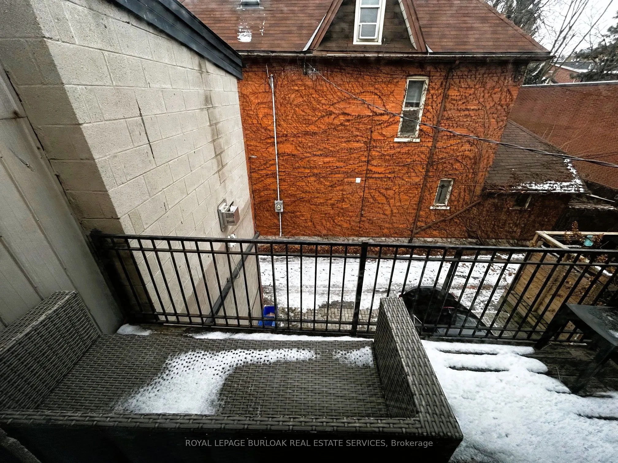 175 John Street S