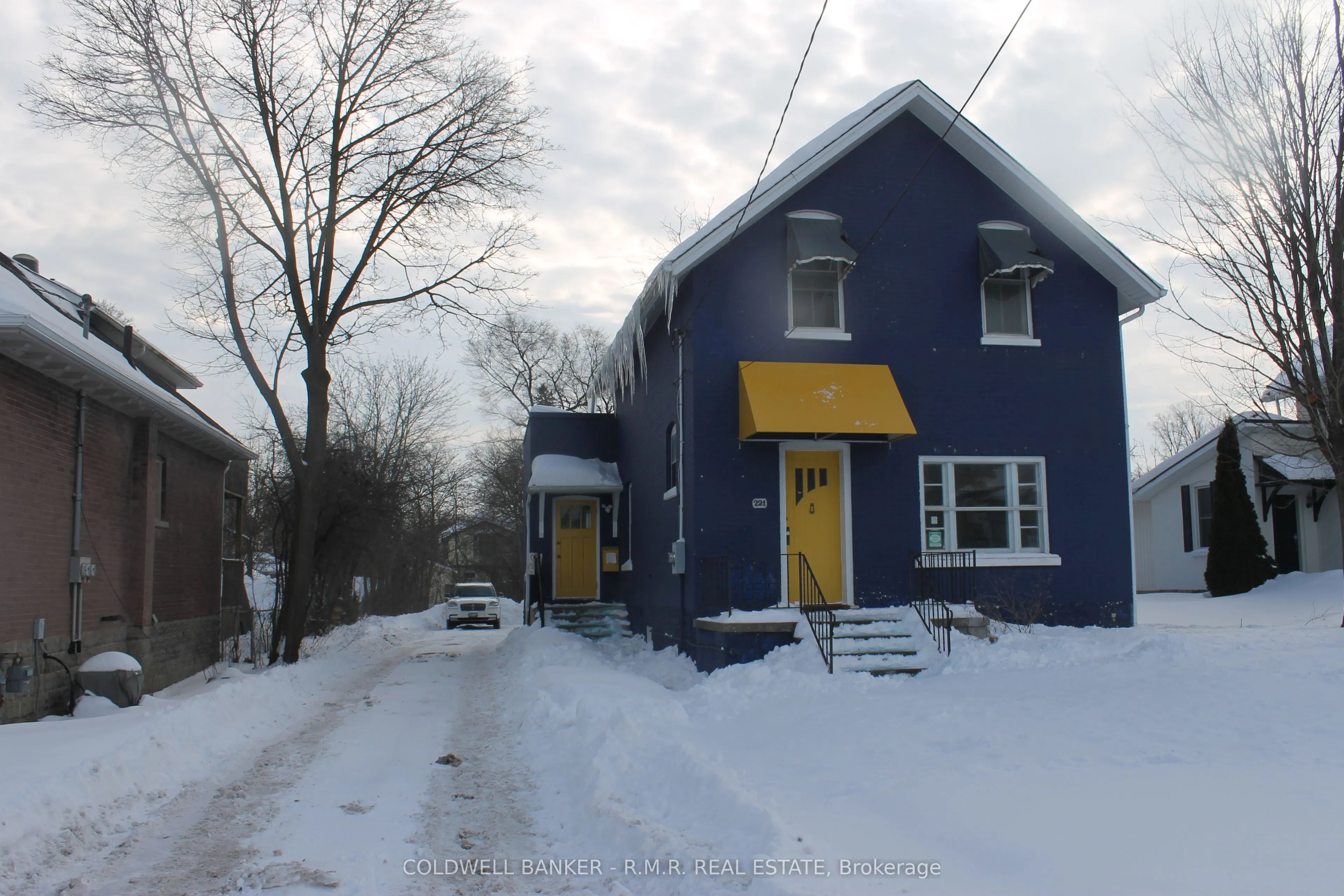 221 Kent Street W