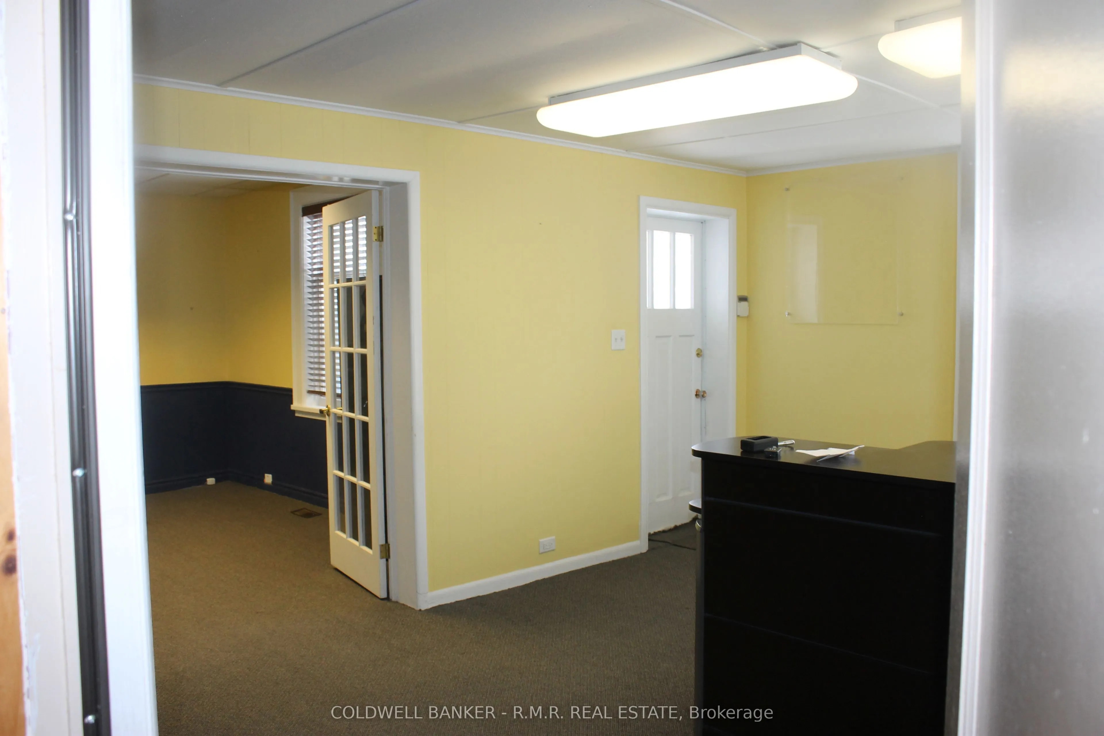 221 Kent Street W
