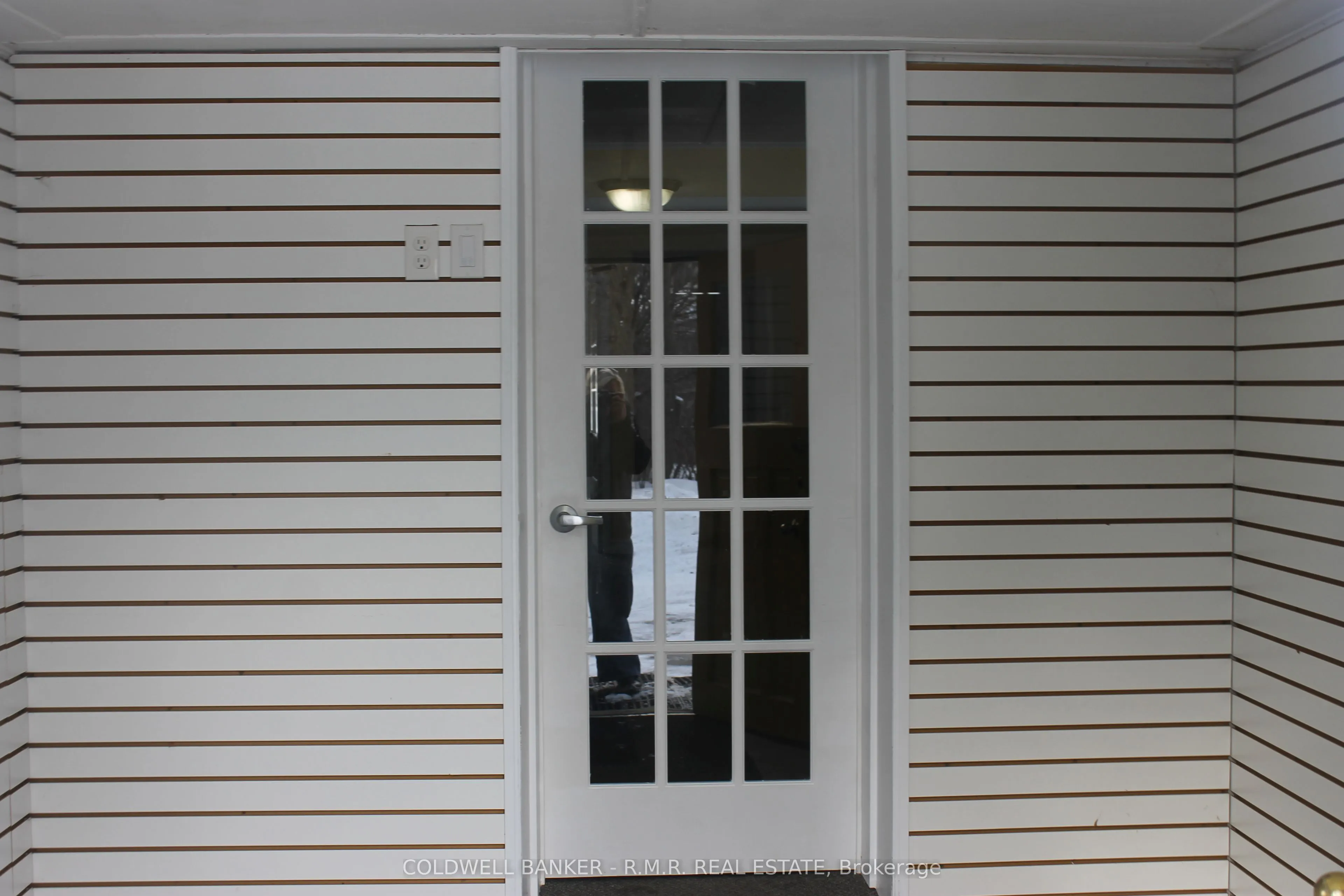 221 Kent Street W