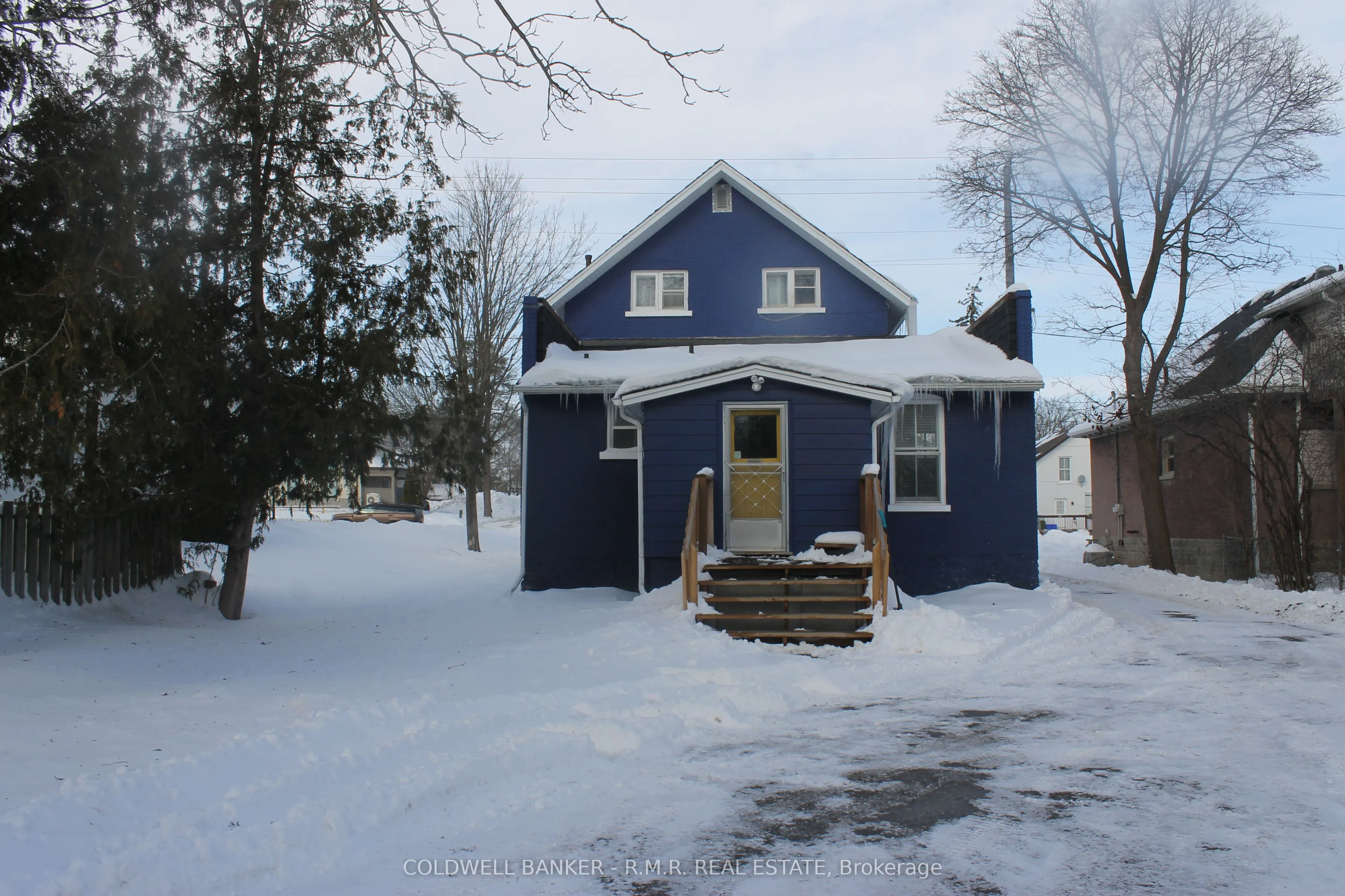 221 Kent Street W