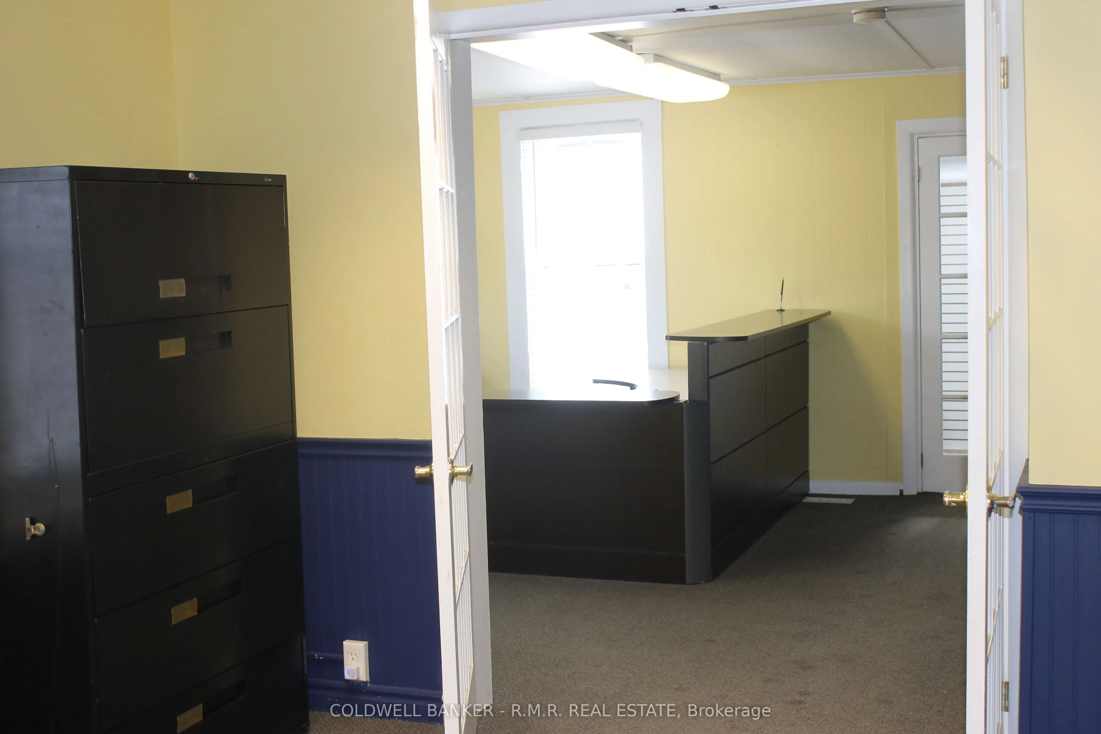 221 Kent Street W