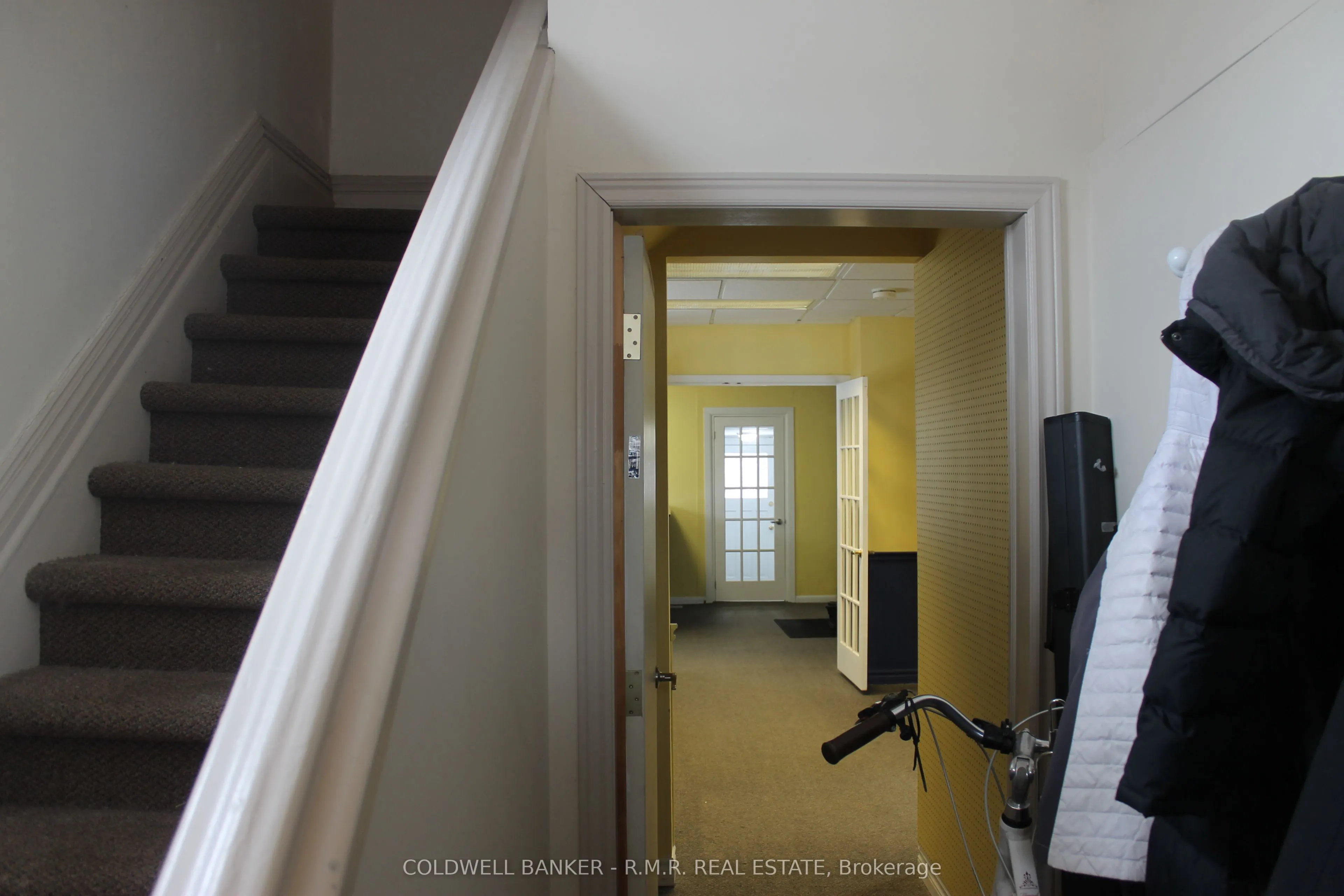 221 Kent Street W