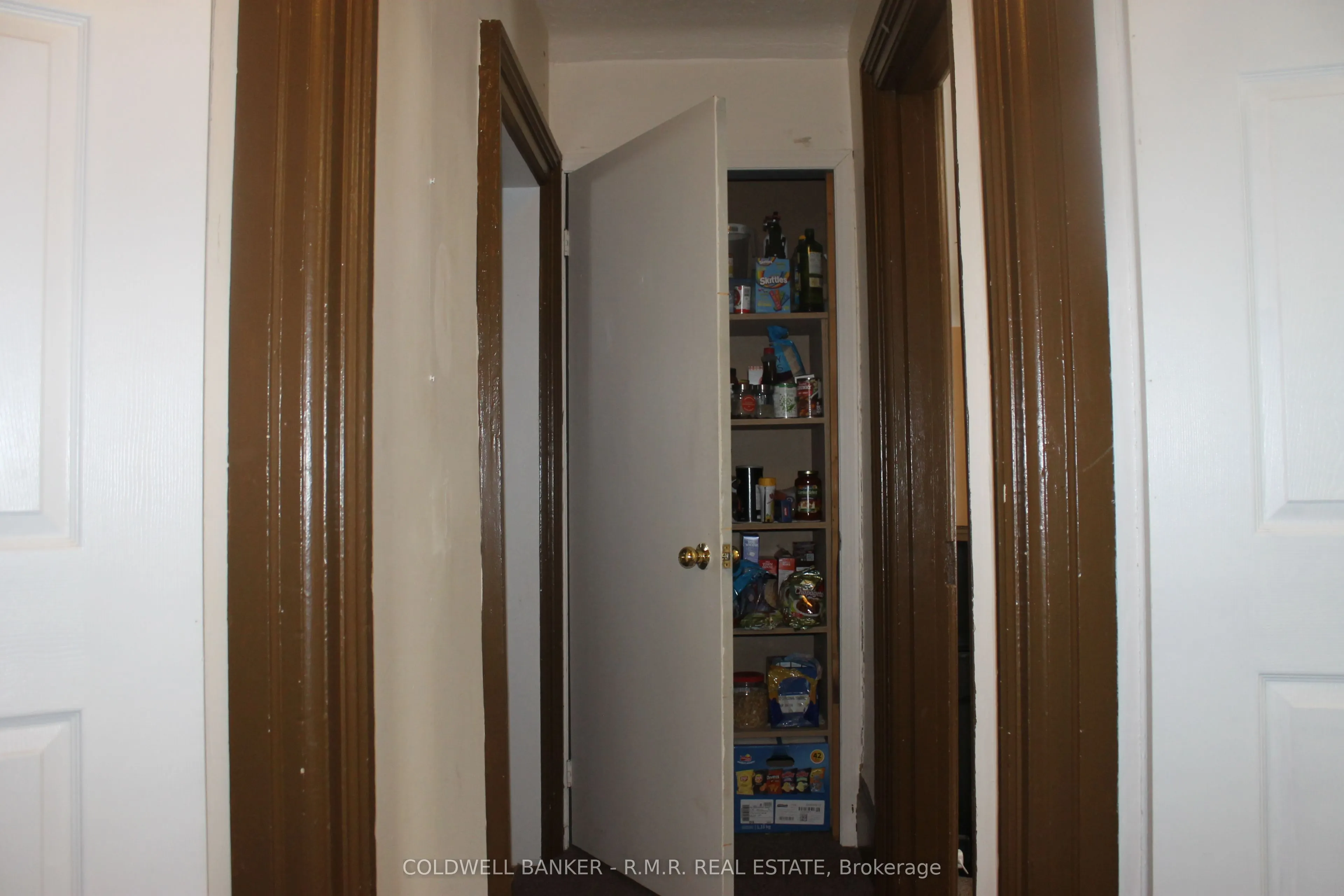 221 Kent Street W