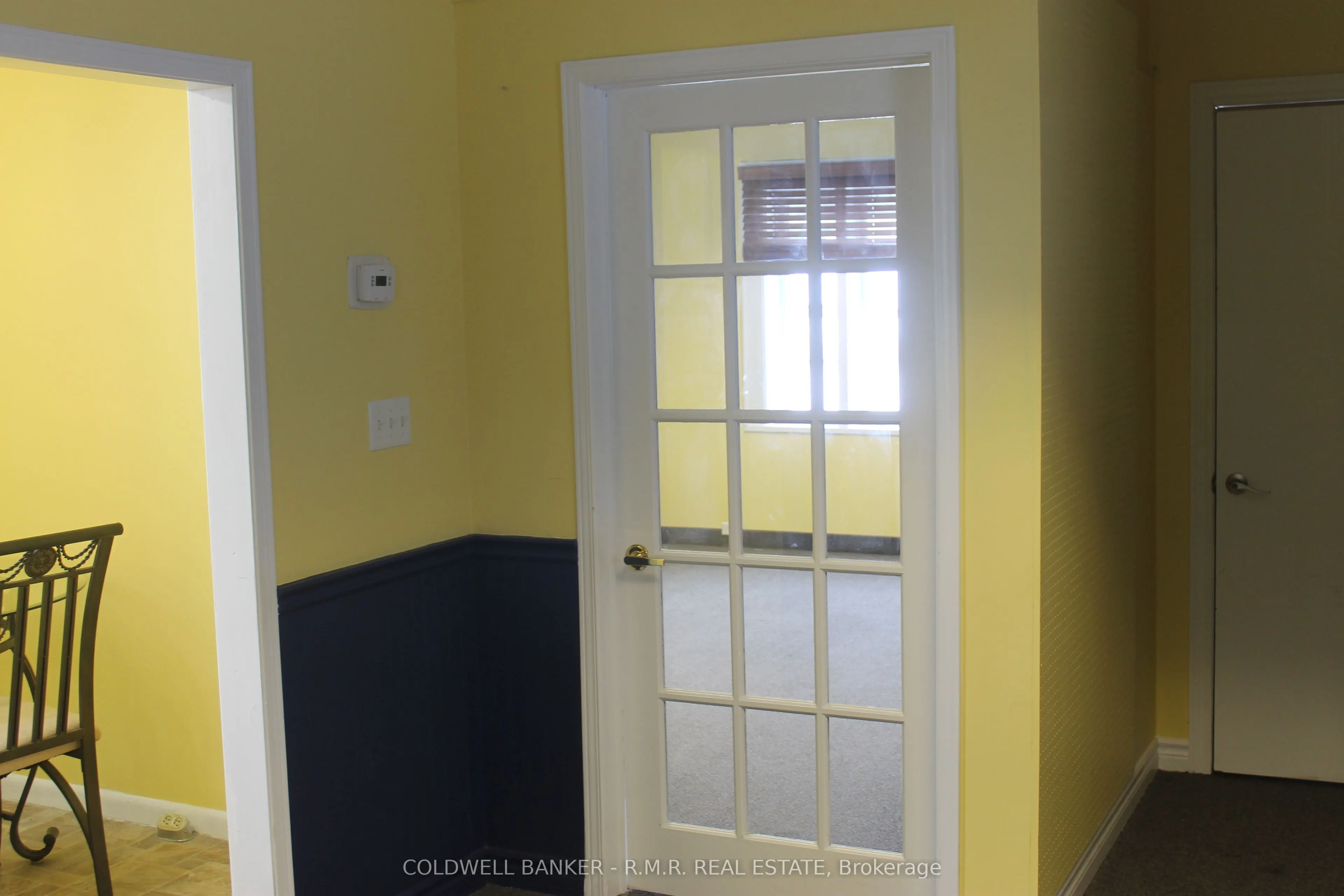 221 Kent Street W