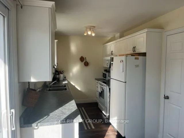 18 Diamond Crescent