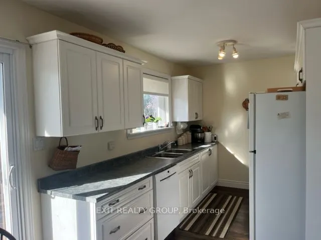 18 Diamond Crescent