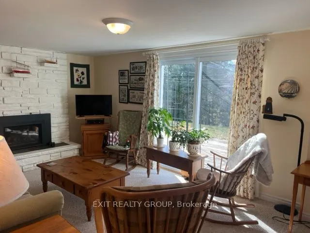 18 Diamond Crescent
