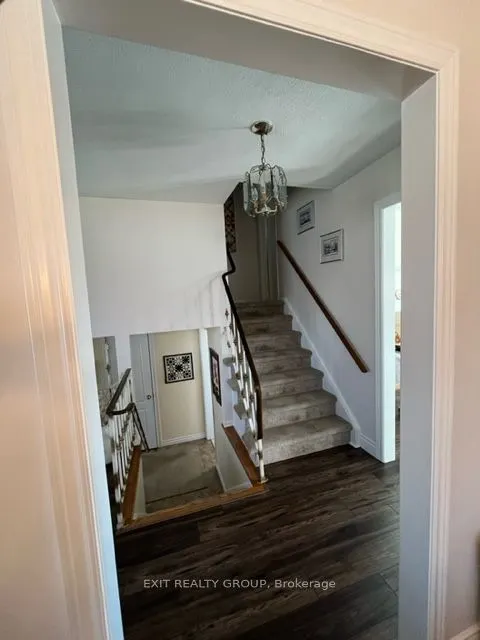 18 Diamond Crescent