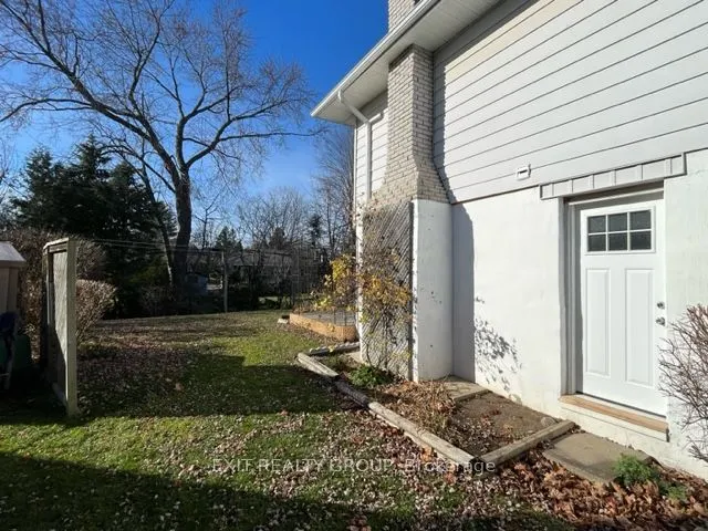 18 Diamond Crescent
