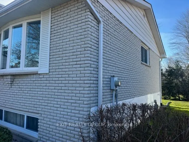 18 Diamond Crescent