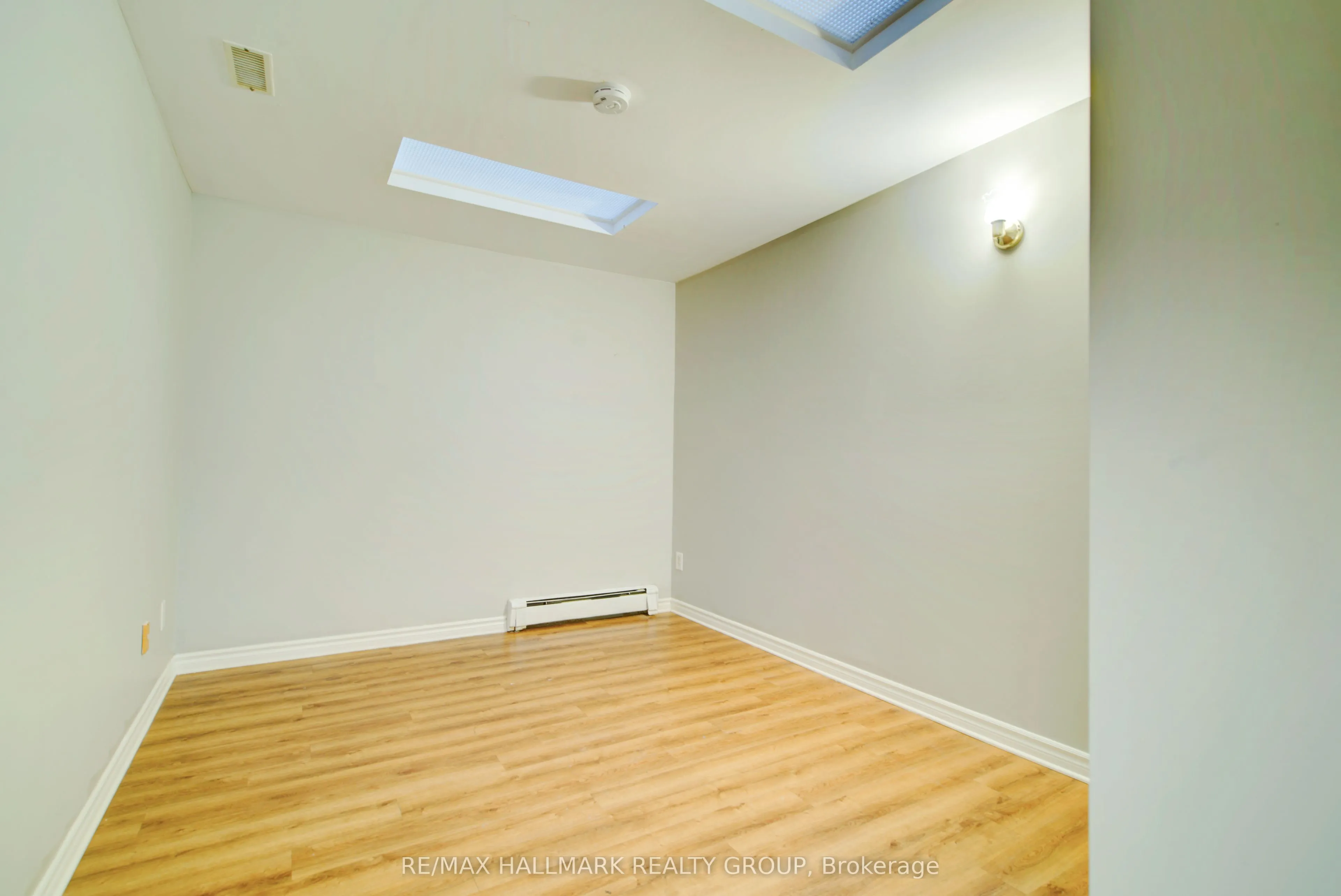 192 King Street W