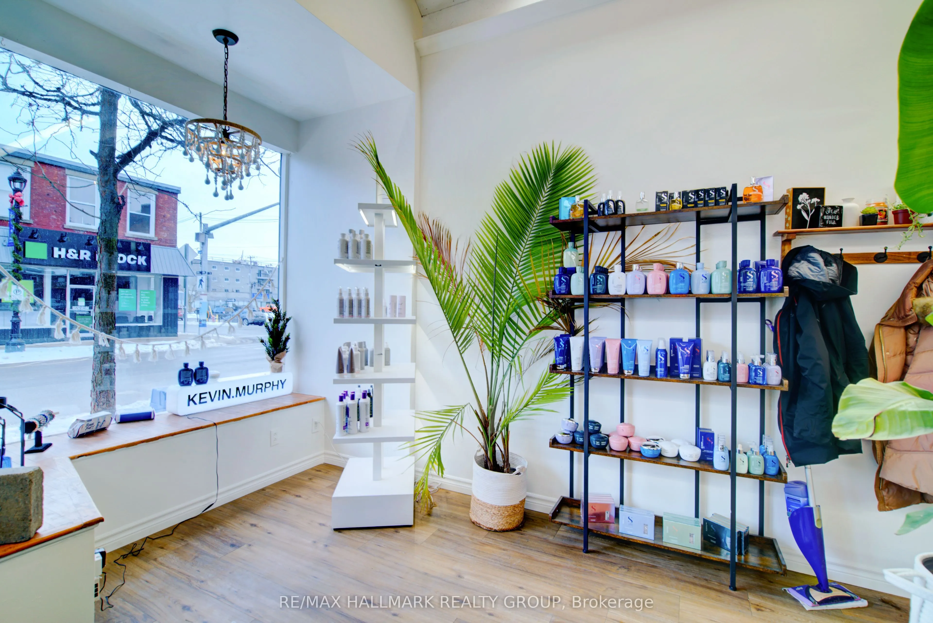 192 King Street W