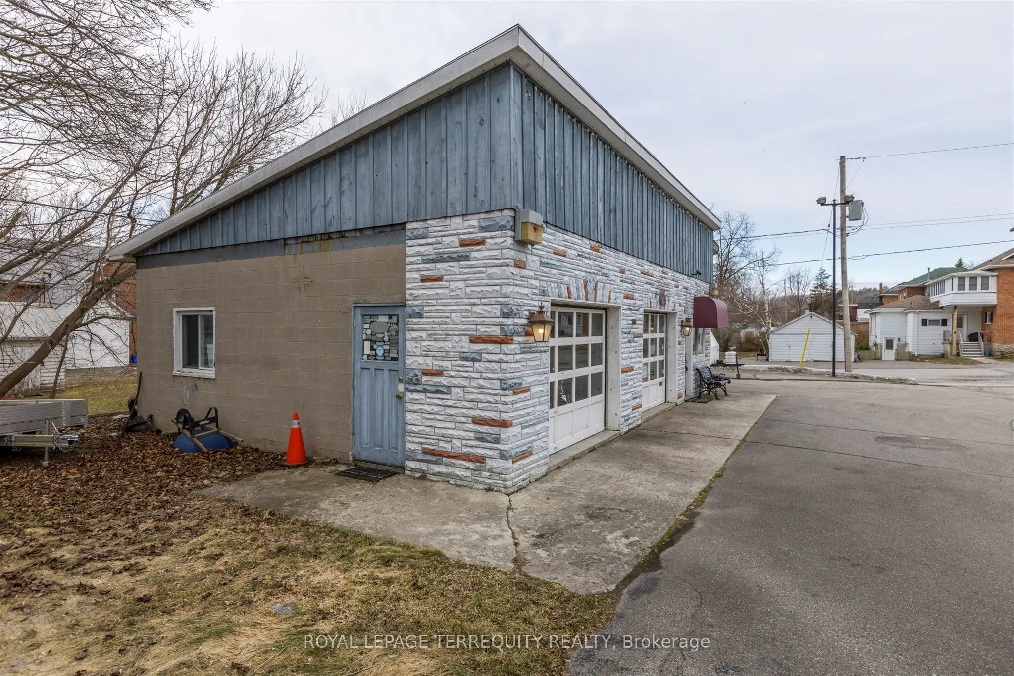 119 Bridge Street W
