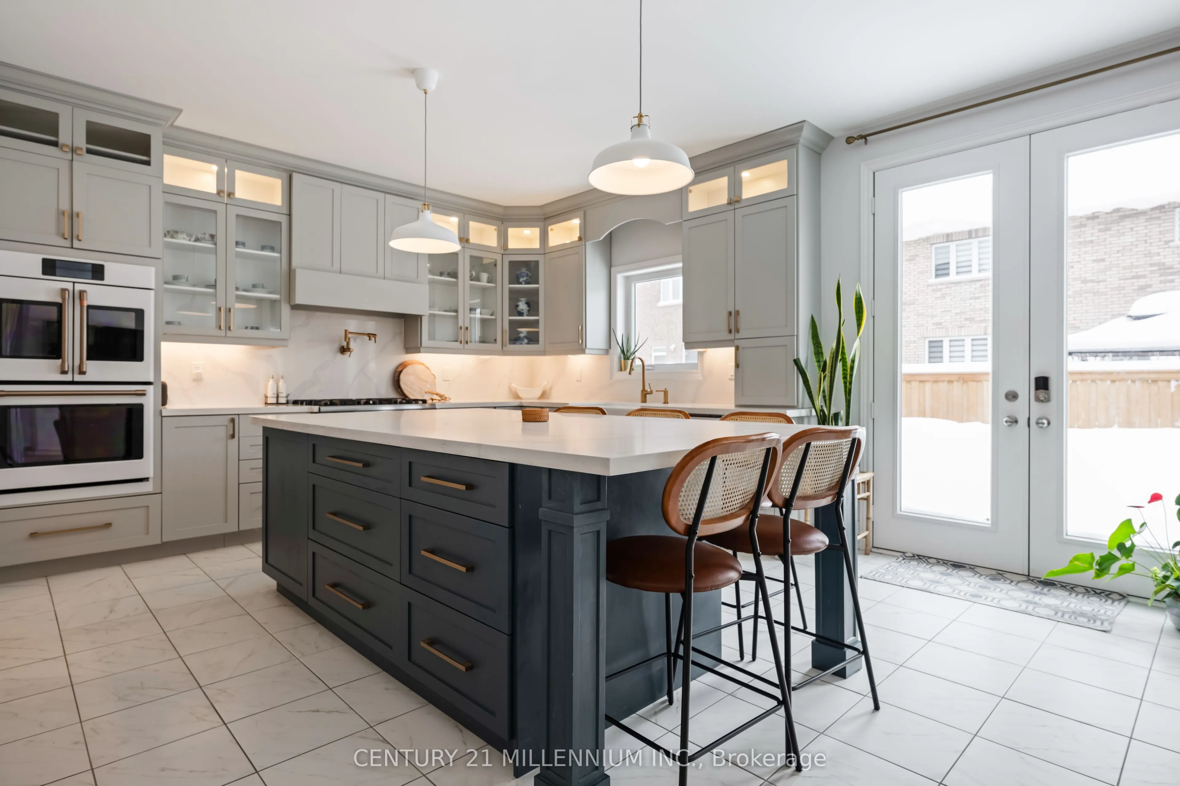712 Gilmour Crescent