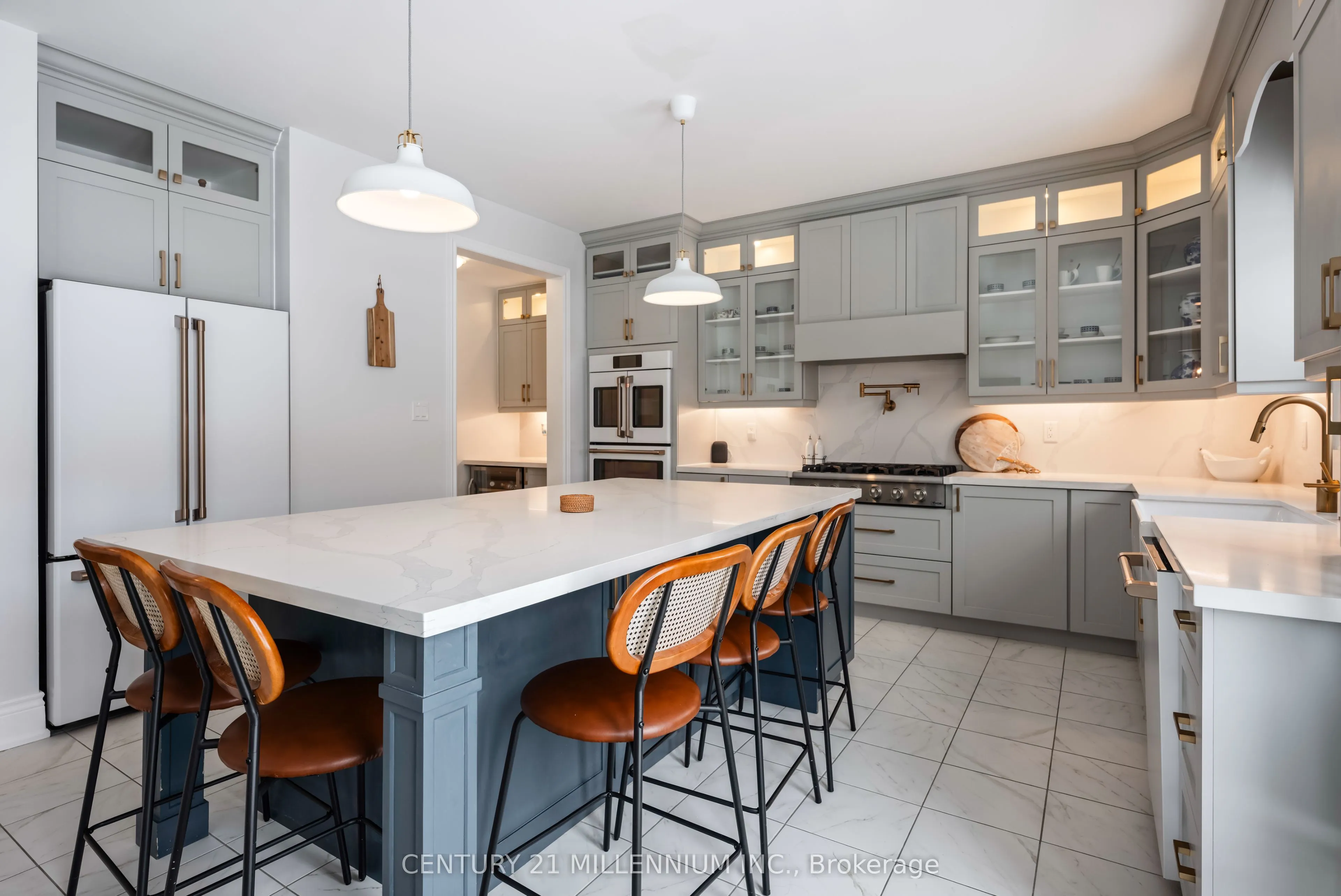 712 Gilmour Crescent