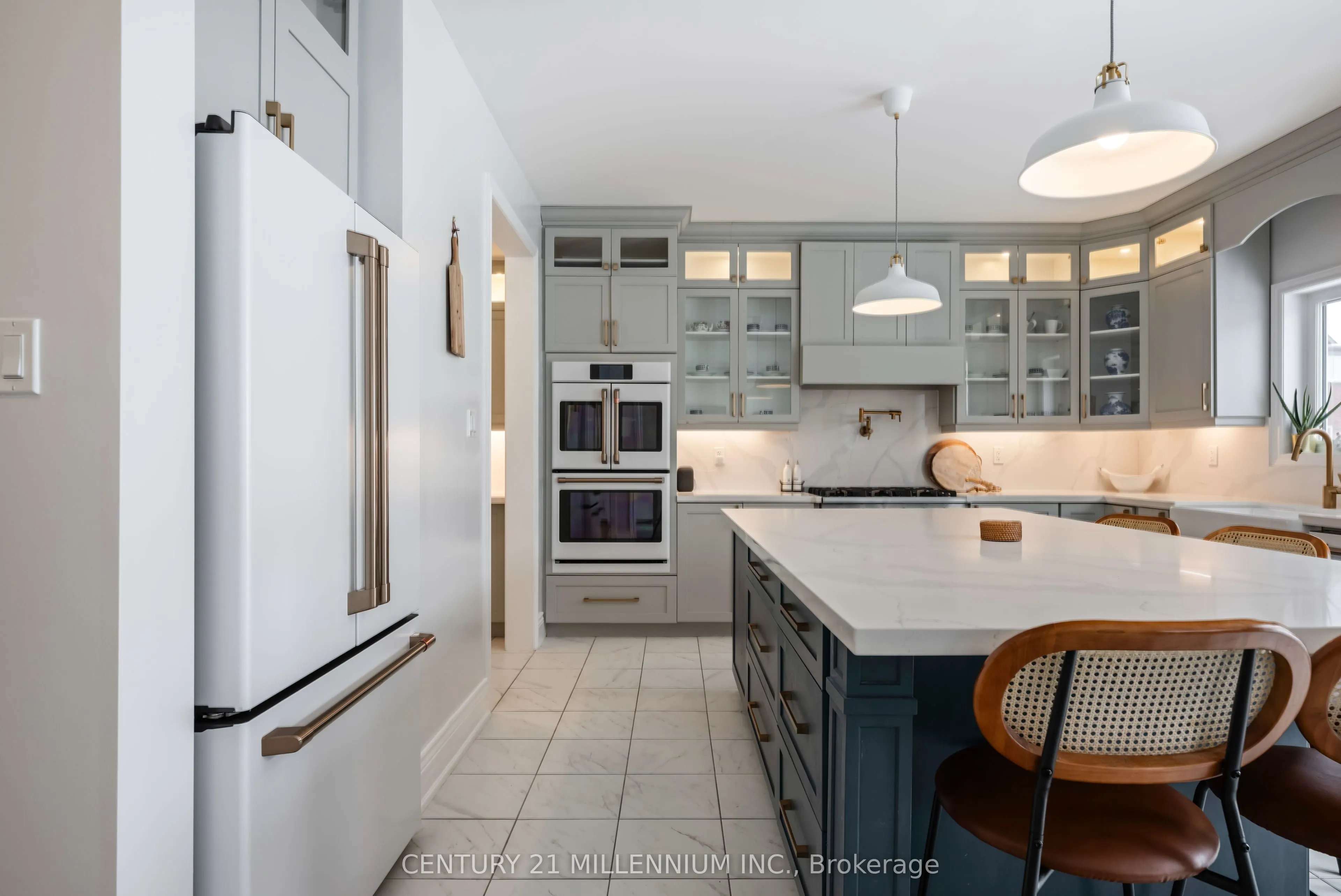 712 Gilmour Crescent