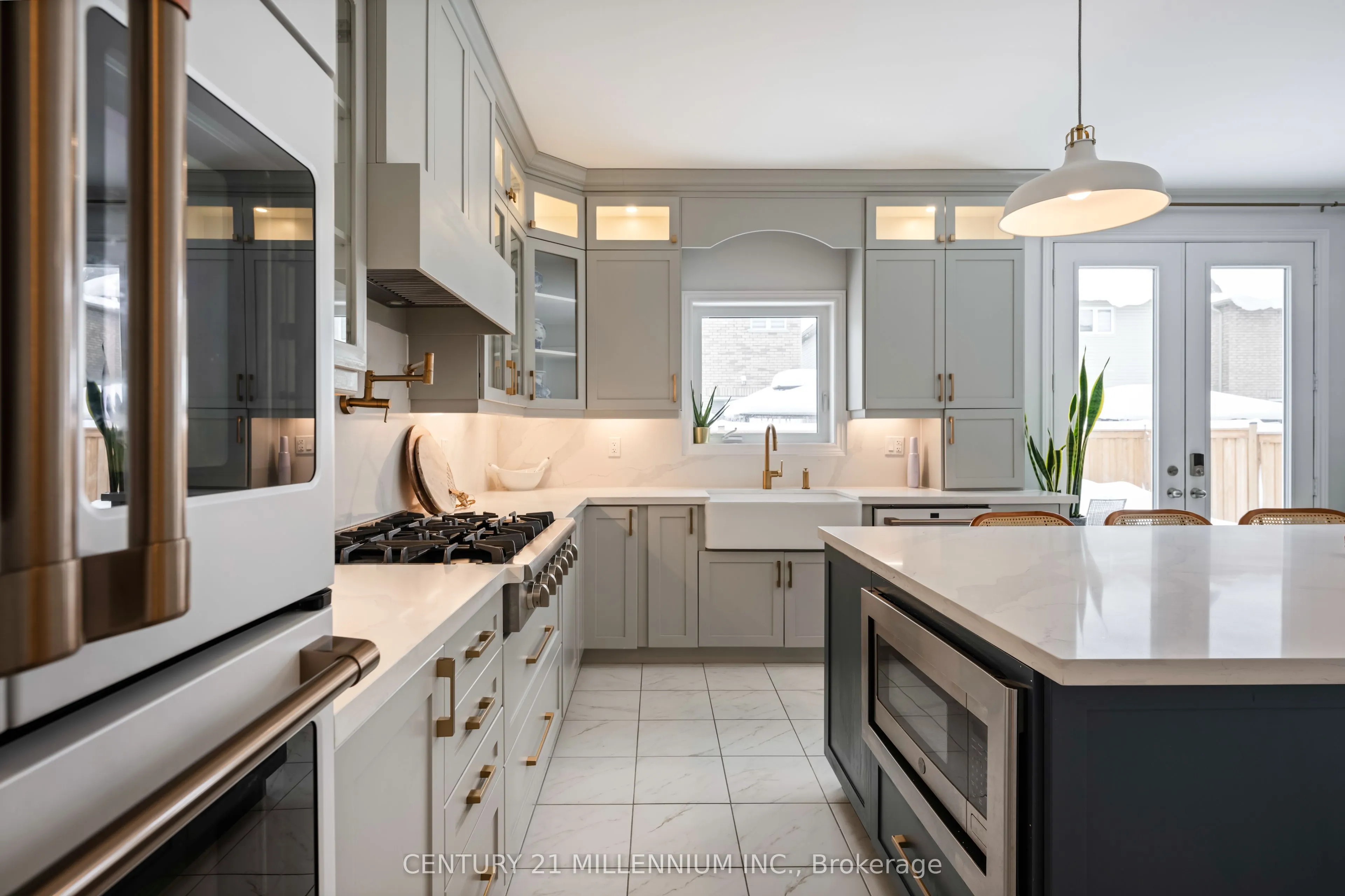712 Gilmour Crescent