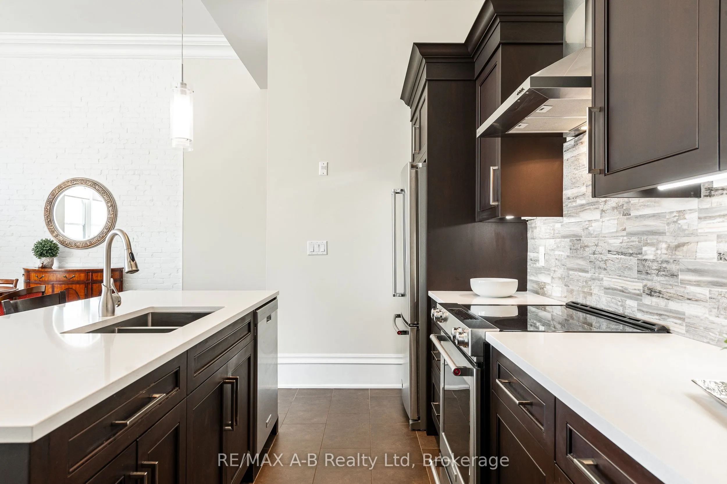 189 ELIZABETH Street, #2F