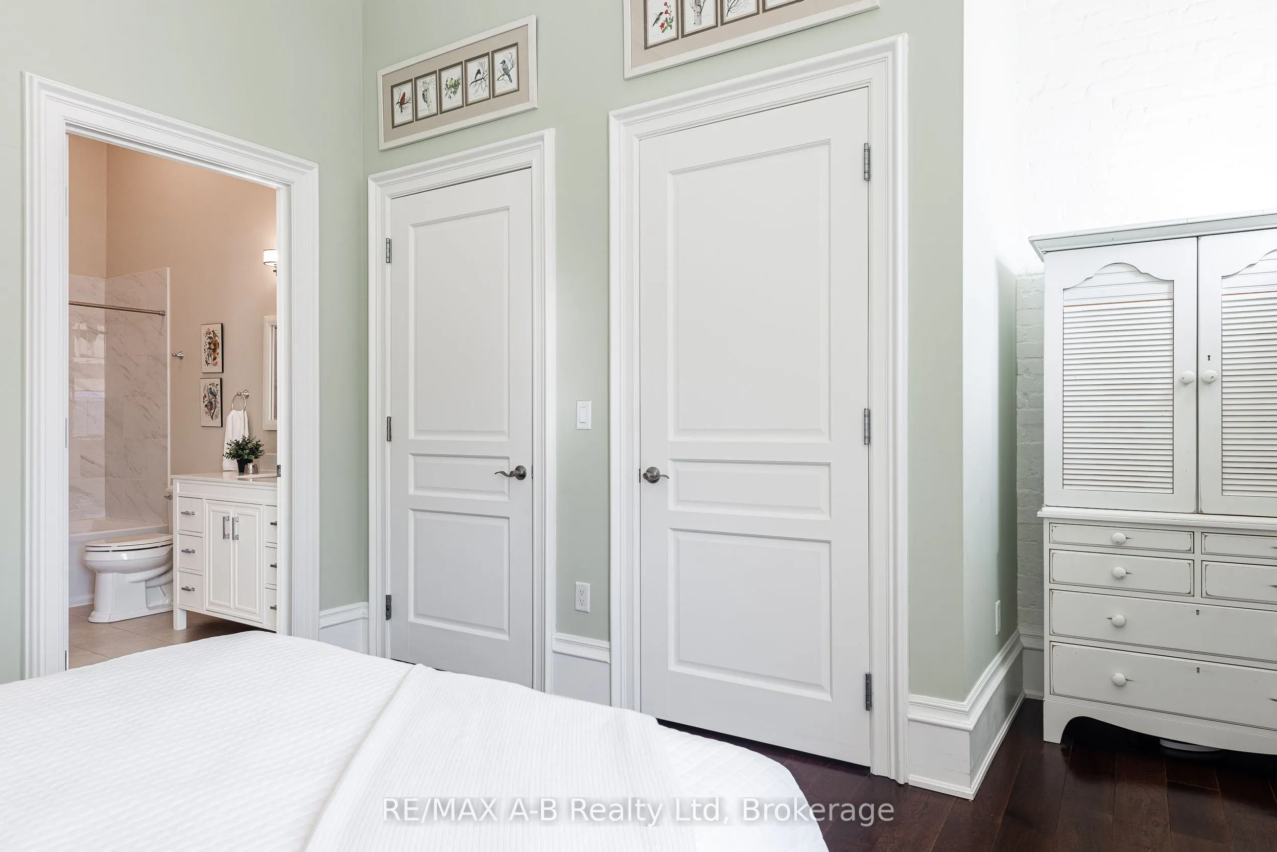 189 ELIZABETH Street, #2F