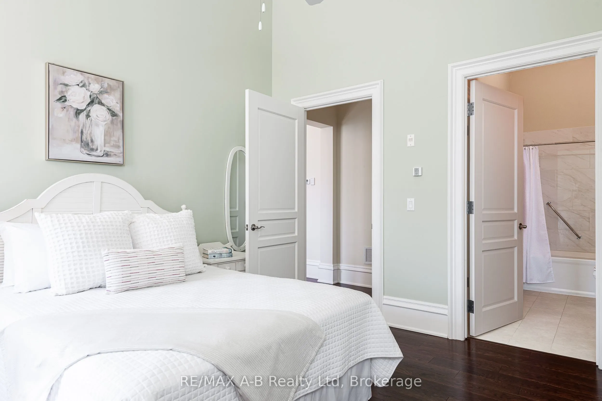 189 ELIZABETH Street, #2F