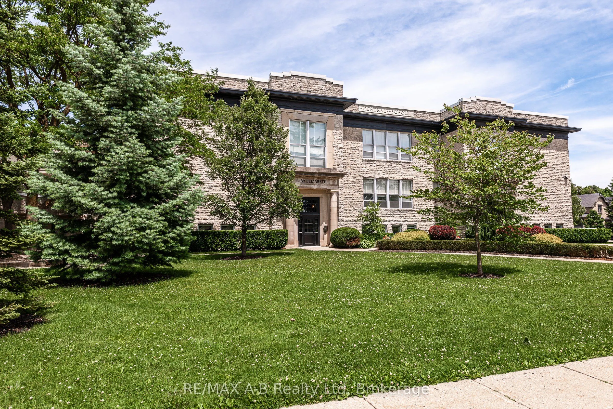 189 ELIZABETH Street, #2F