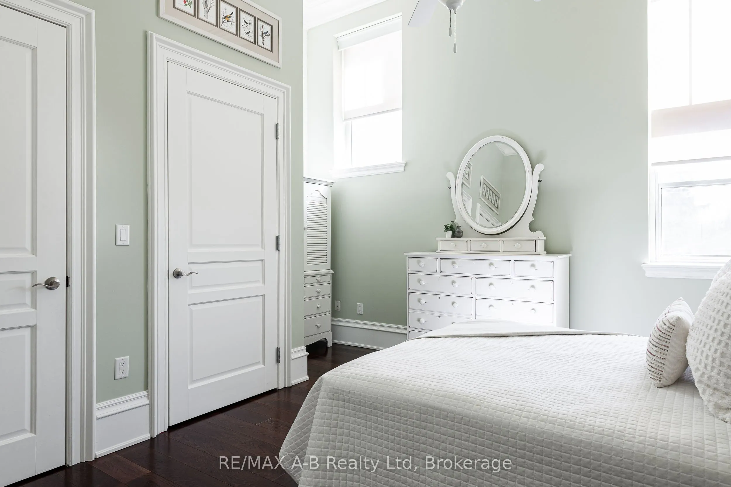 189 ELIZABETH Street, #2F