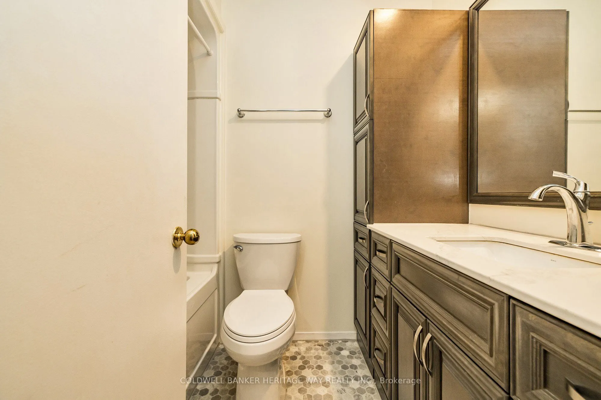 299 Thomas Street, #204