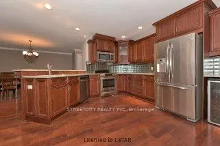 250 Pall Mall Street, #1306