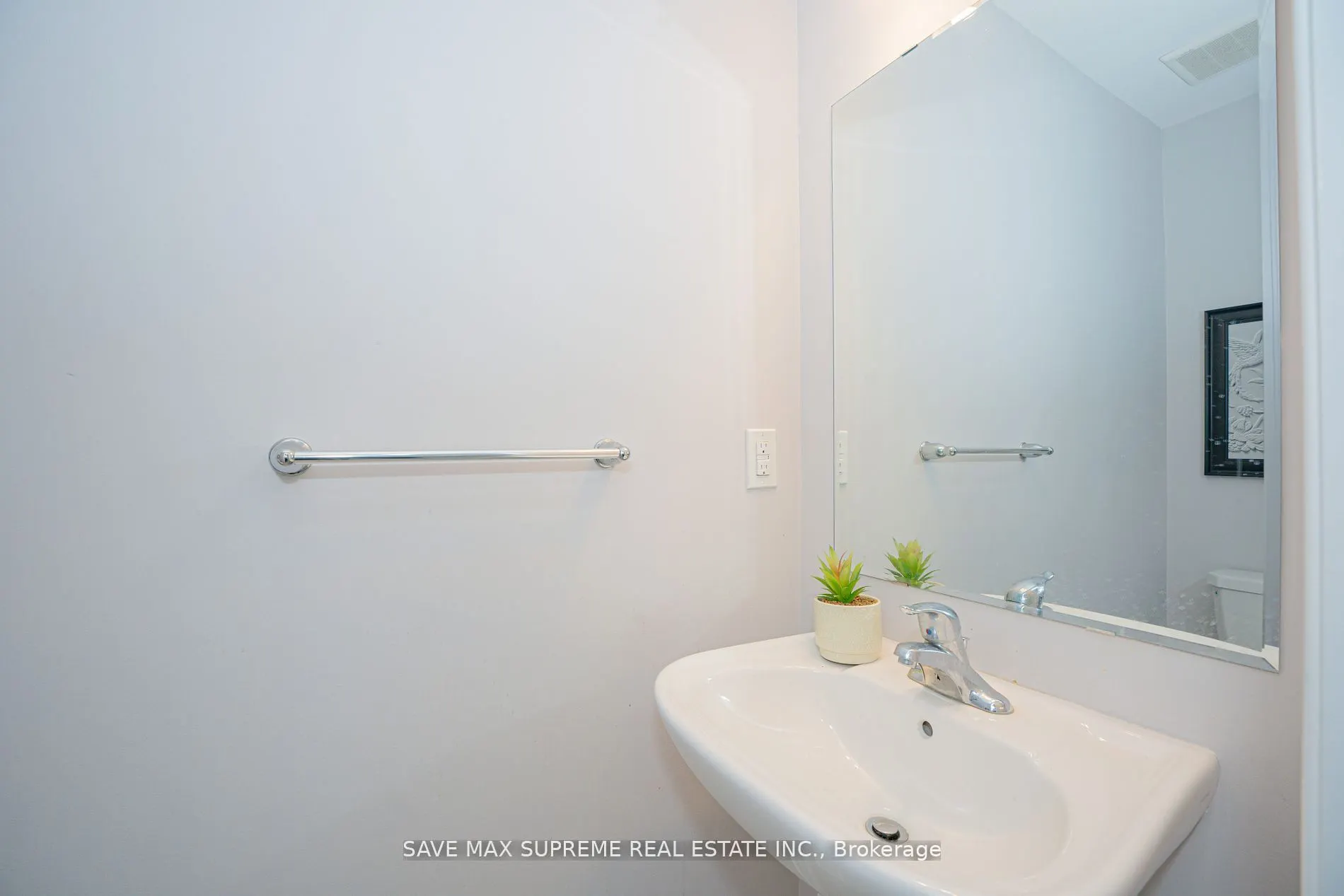 455 Guelph Avenue, #16