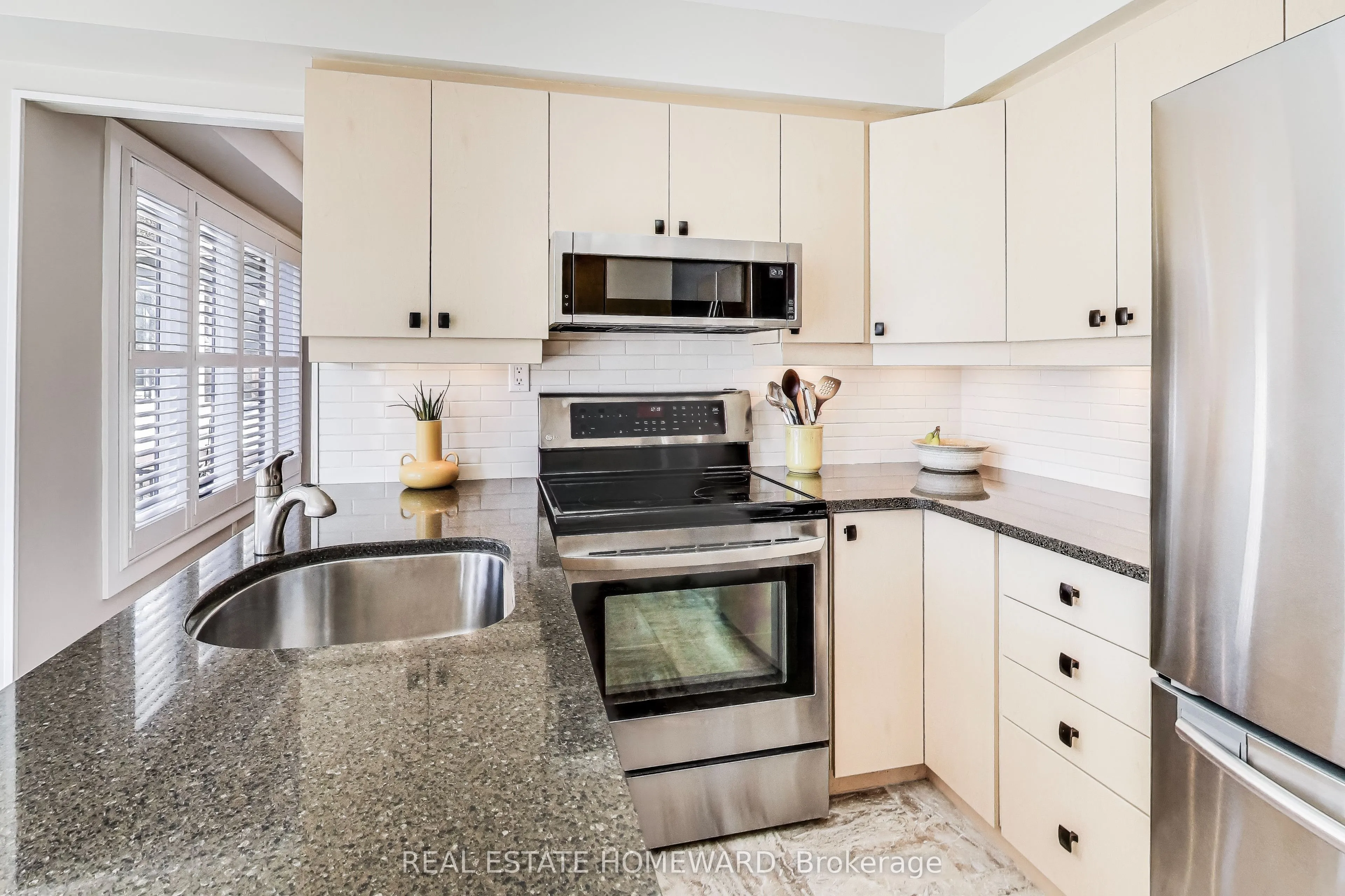 6 Hewson Drive
