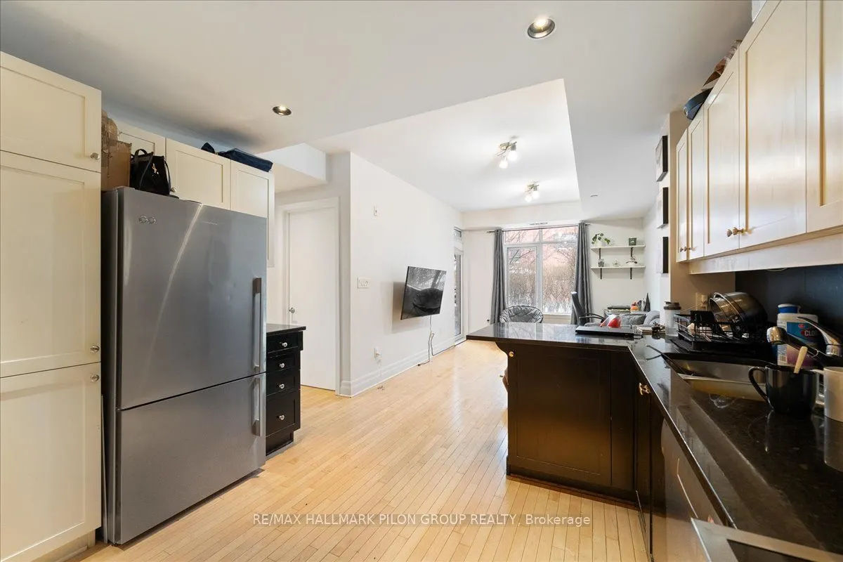 950 Marguerite Avenue, #109