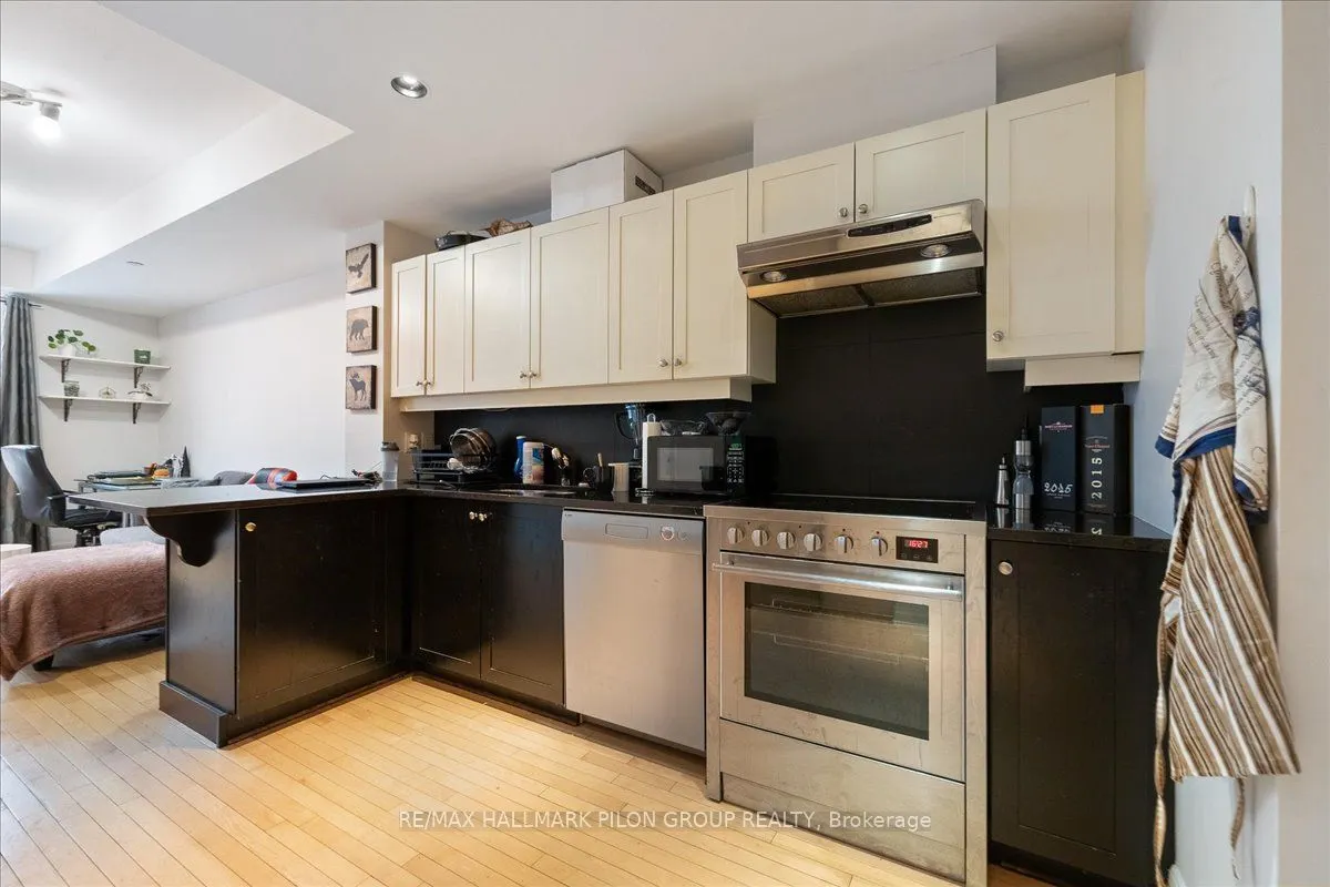 950 Marguerite Avenue, #109