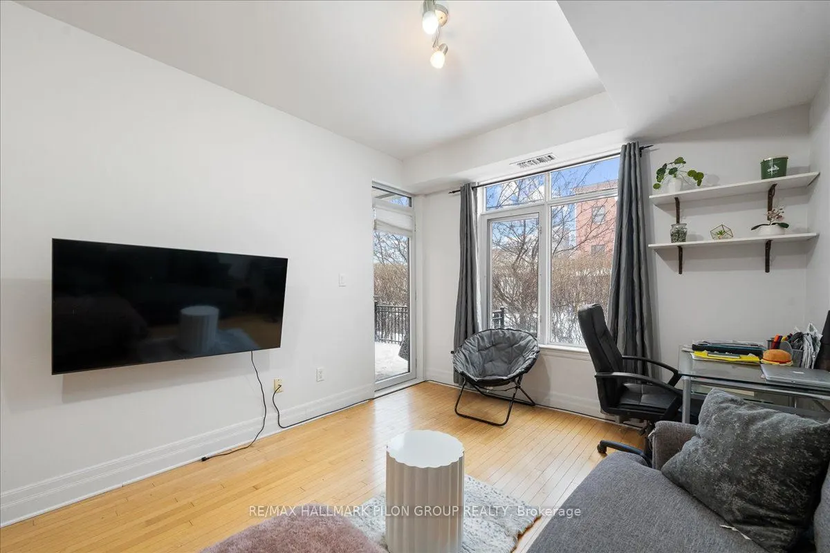 950 Marguerite Avenue, #109