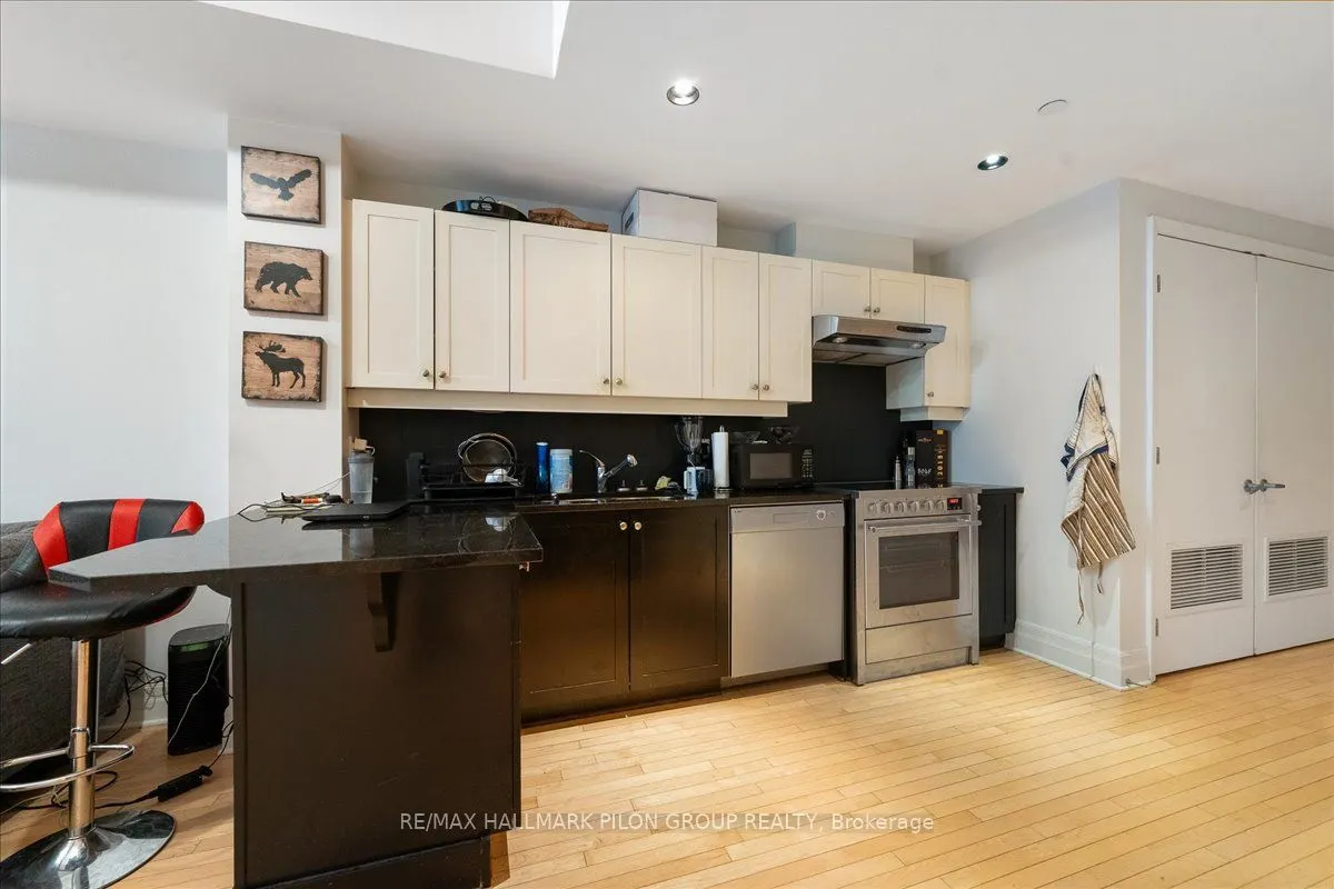 950 Marguerite Avenue, #109