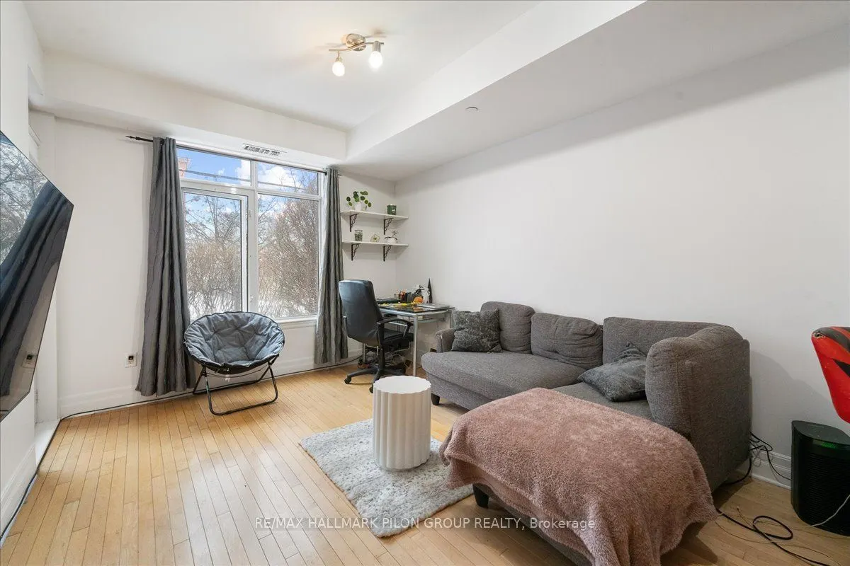 950 Marguerite Avenue, #109