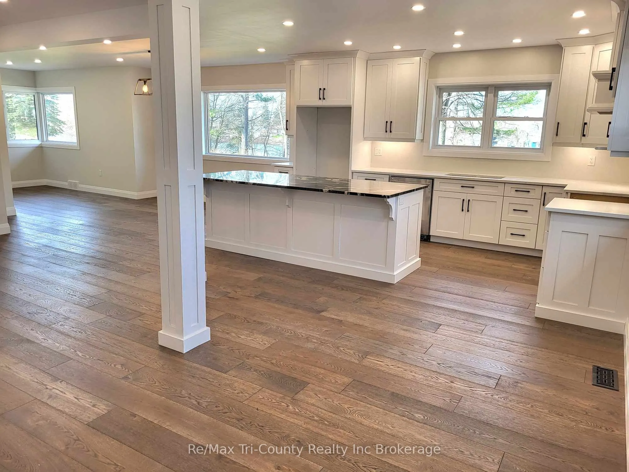 16 DELEVAN Crescent